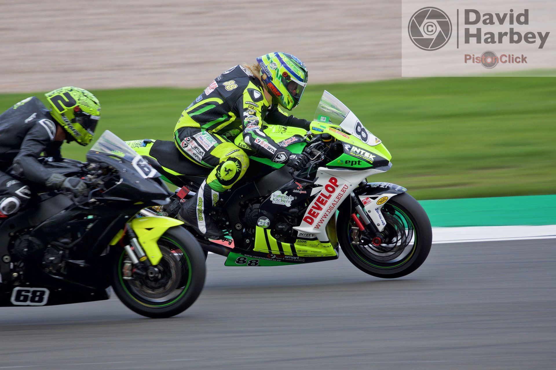 Nikon D3400 and Sigma 100-400mm zoom lens