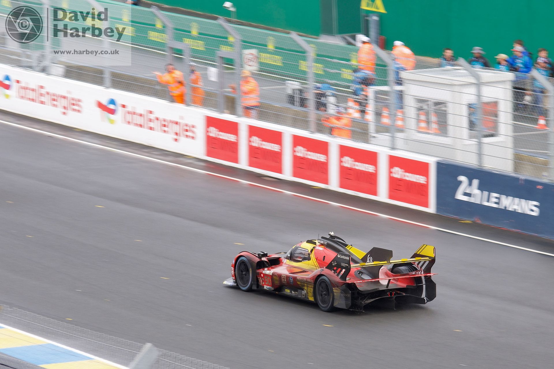 Photographing the 2024 Le Mans 24 Hours with a kit camera and lens