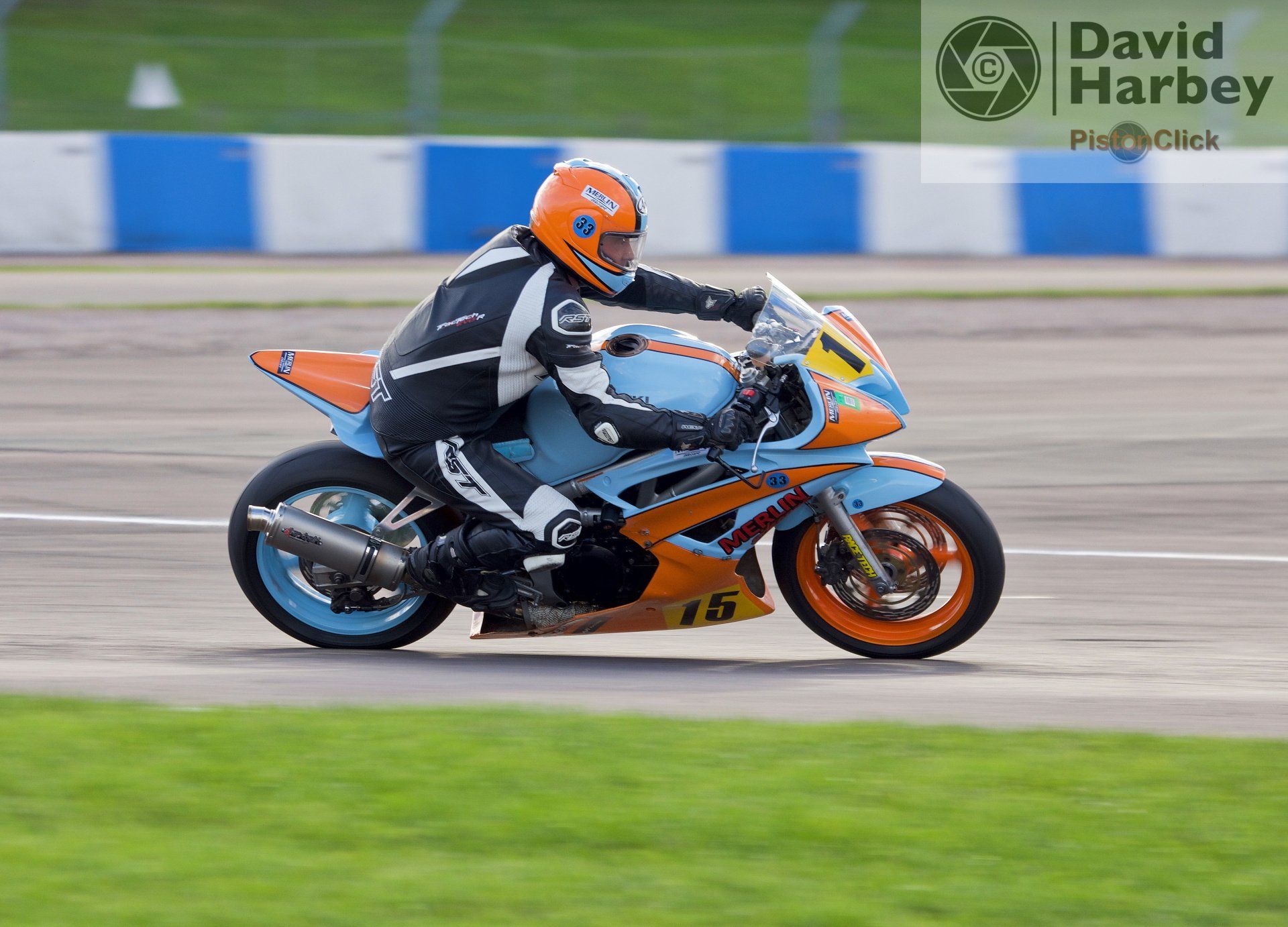 Nikon D3400 and Sigma 100-400mm zoom lens