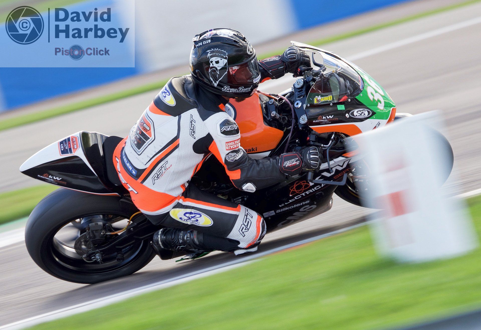 Nikon D3400 and Sigma 100-400mm zoom lens