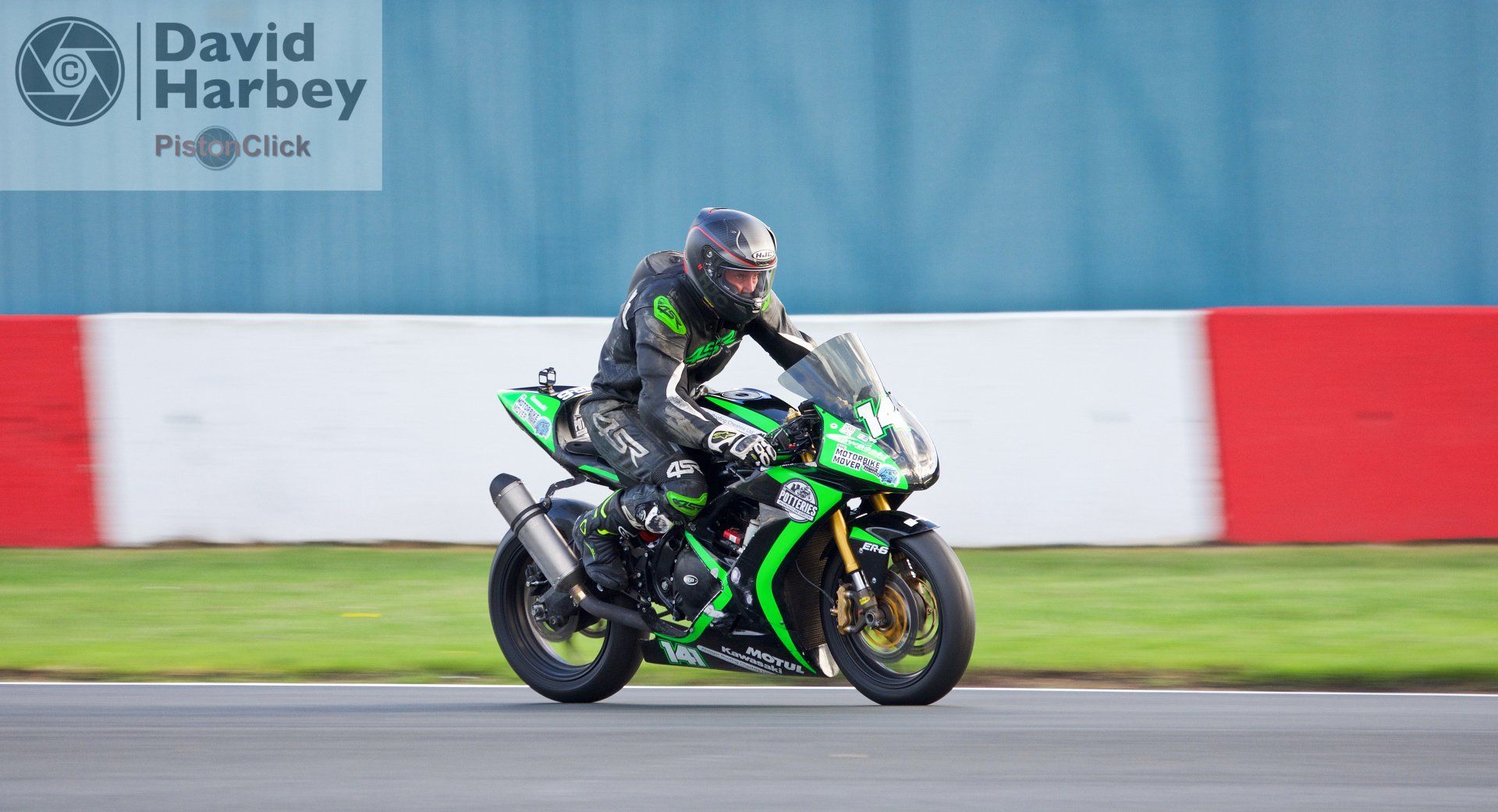 Nikon D3400 and Sigma 100-400mm zoom lens