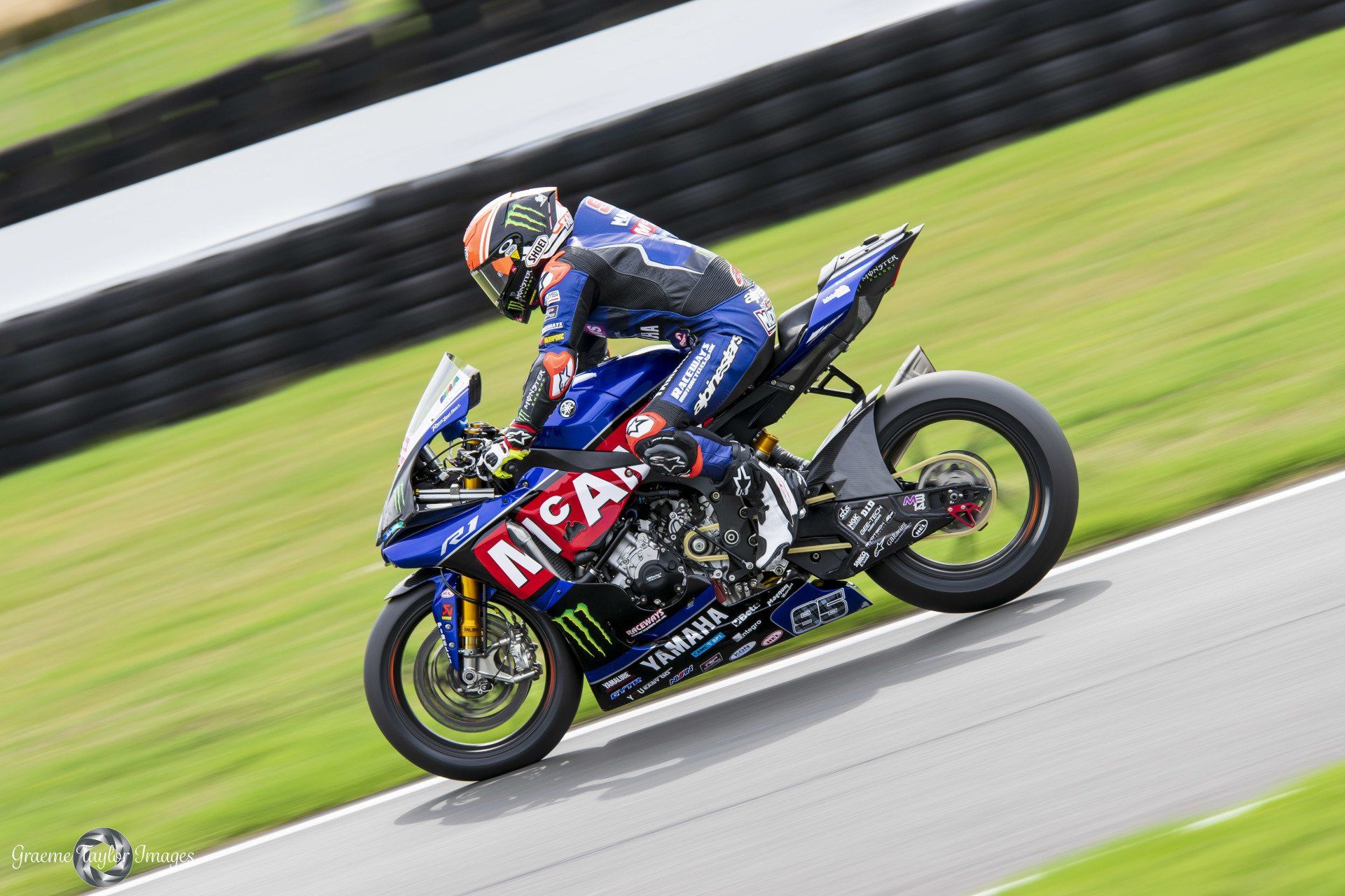 British Super Bikes from Cadwell Park