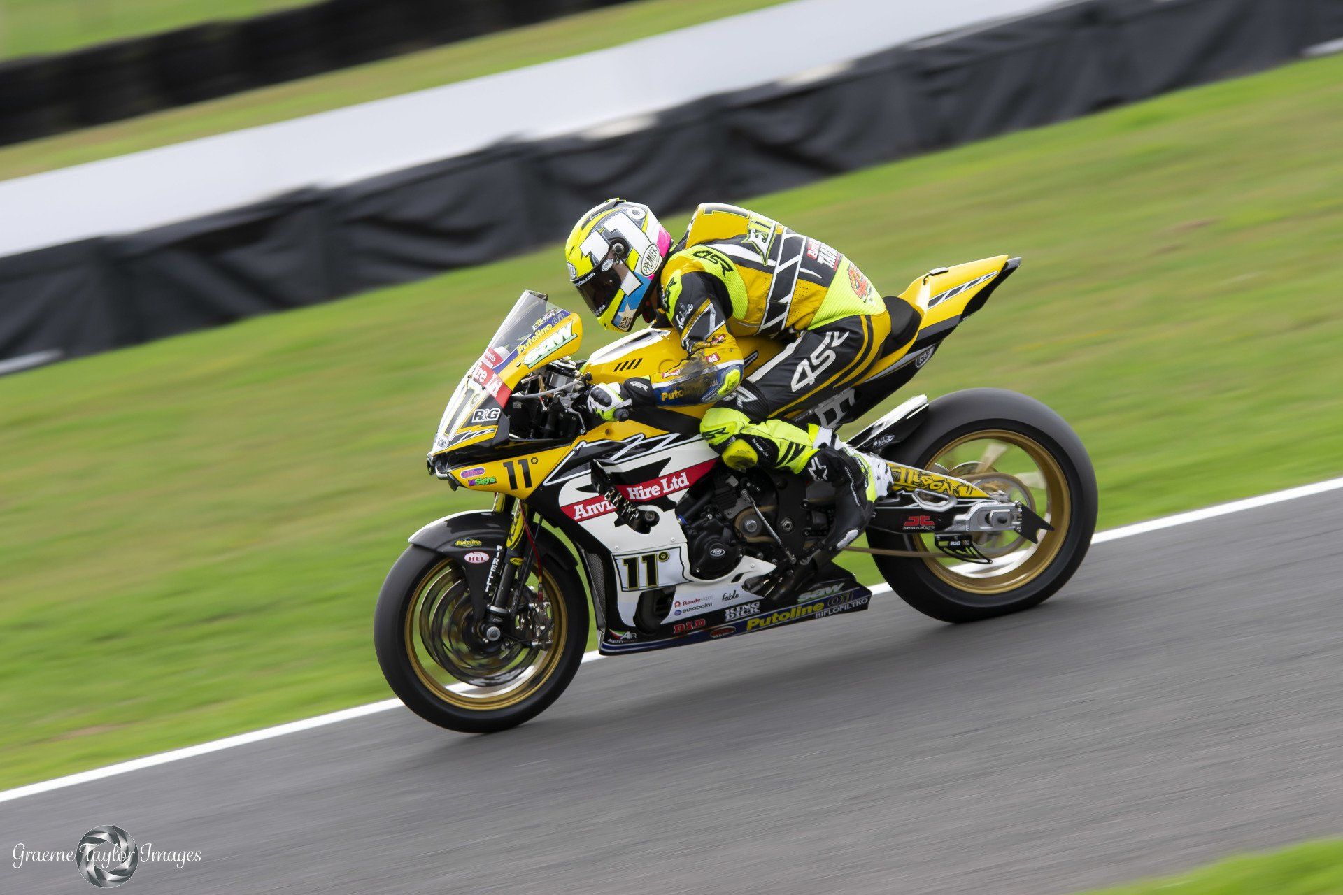 British Super Bikes from Cadwell Park