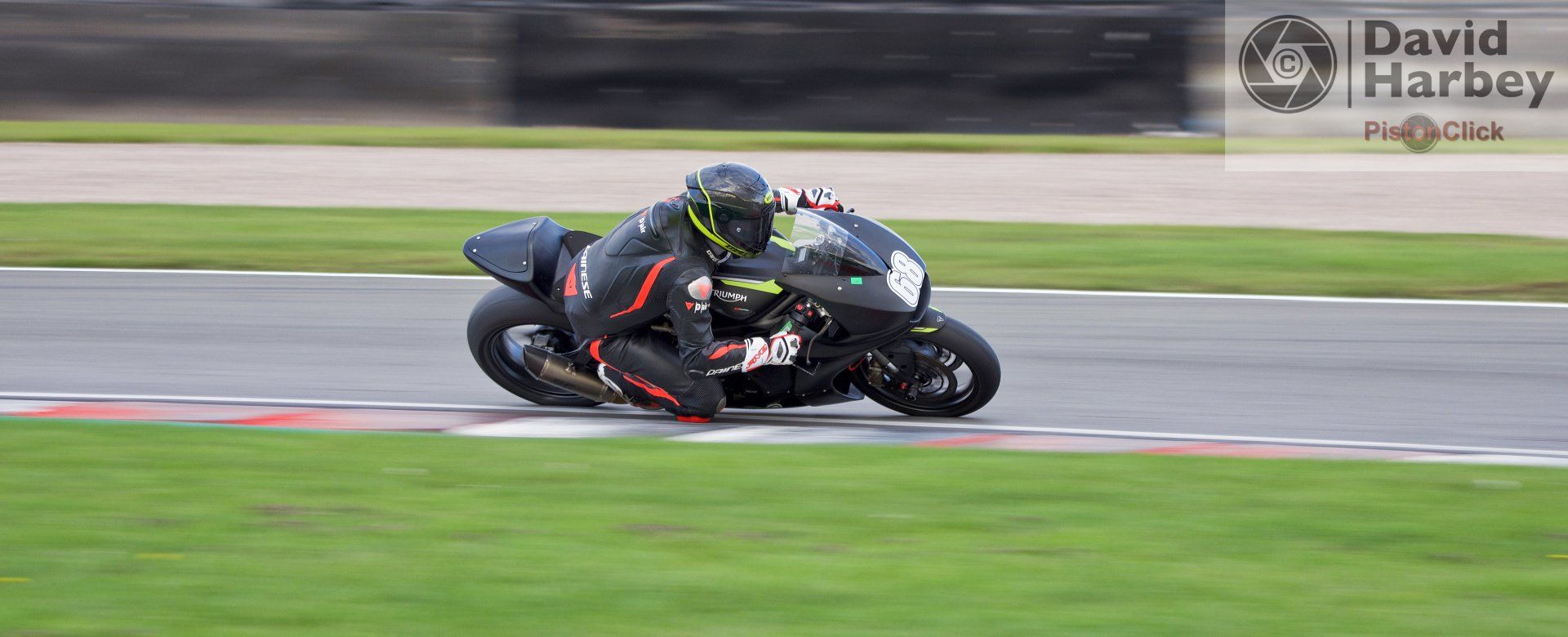 Nikon D3400 and Sigma 100-400mm zoom lens