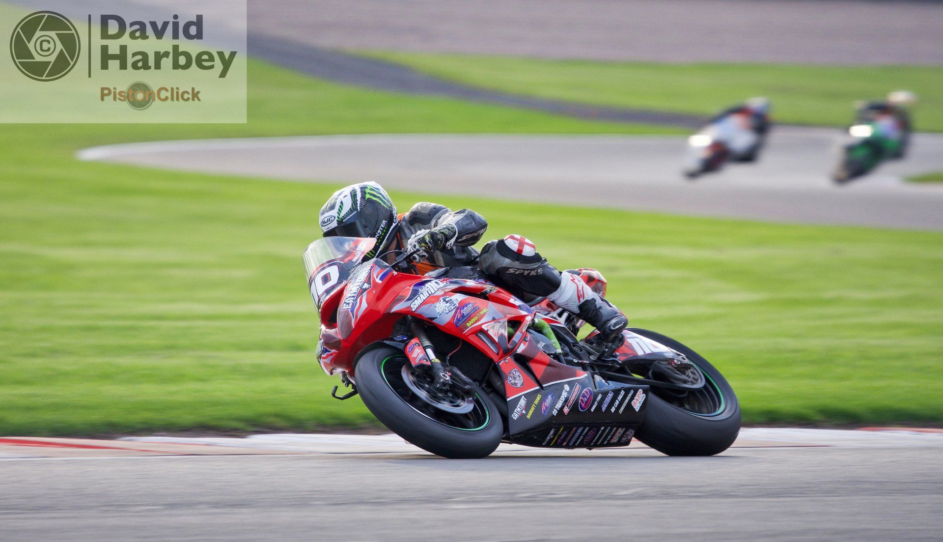 Nikon D3400 and Sigma 100-400mm zoom lens