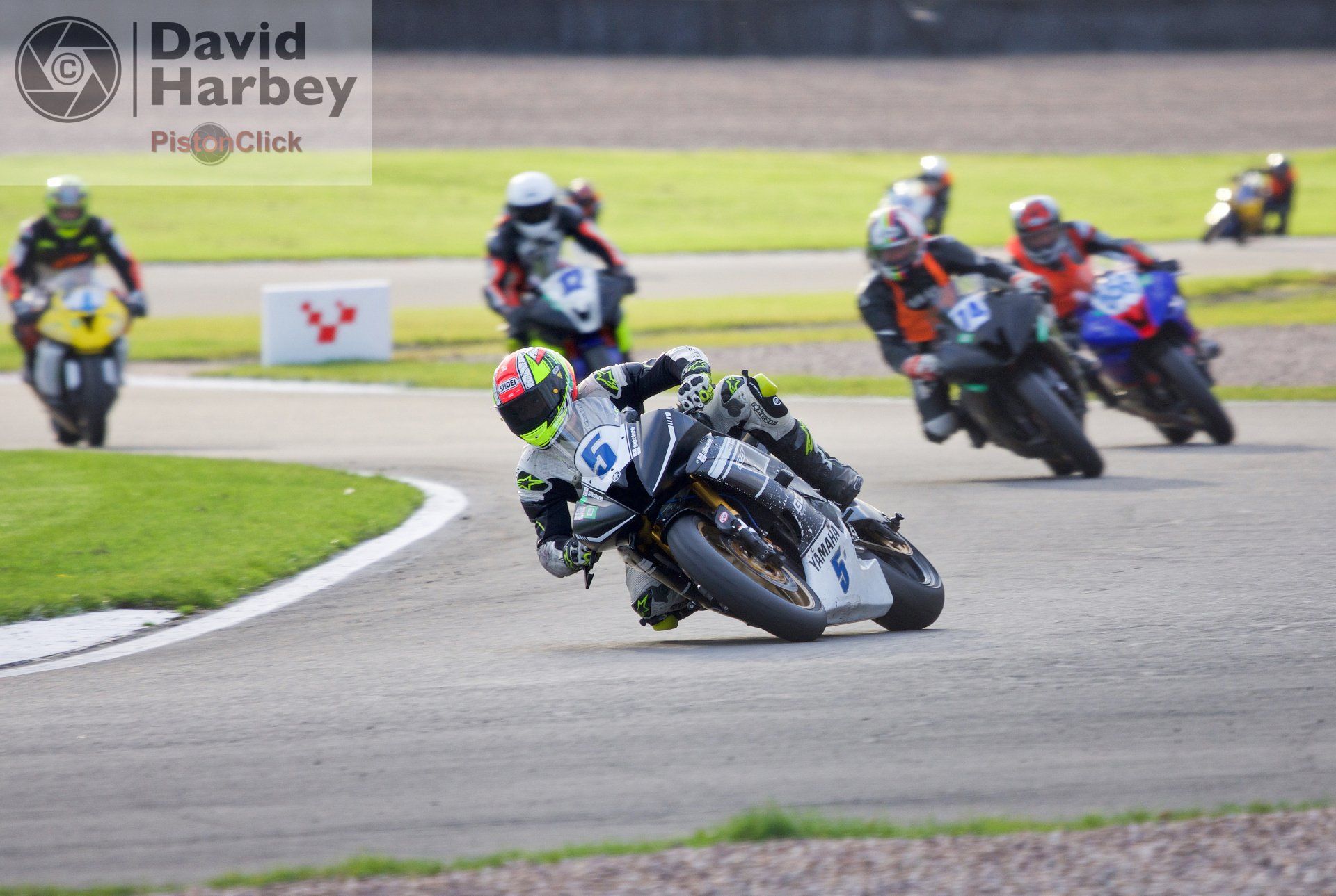 Nikon D3400 and Sigma 100-400mm zoom lens