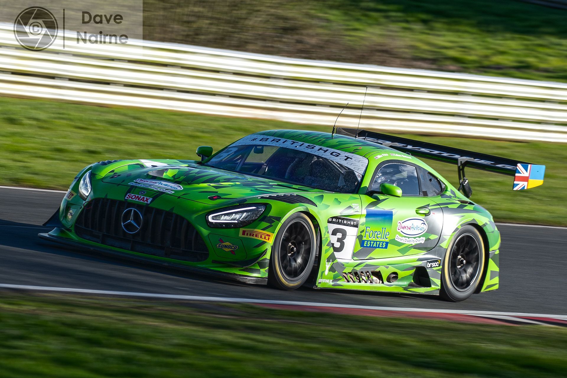Photographing from Kinckerbrook at the British GT at Oulton