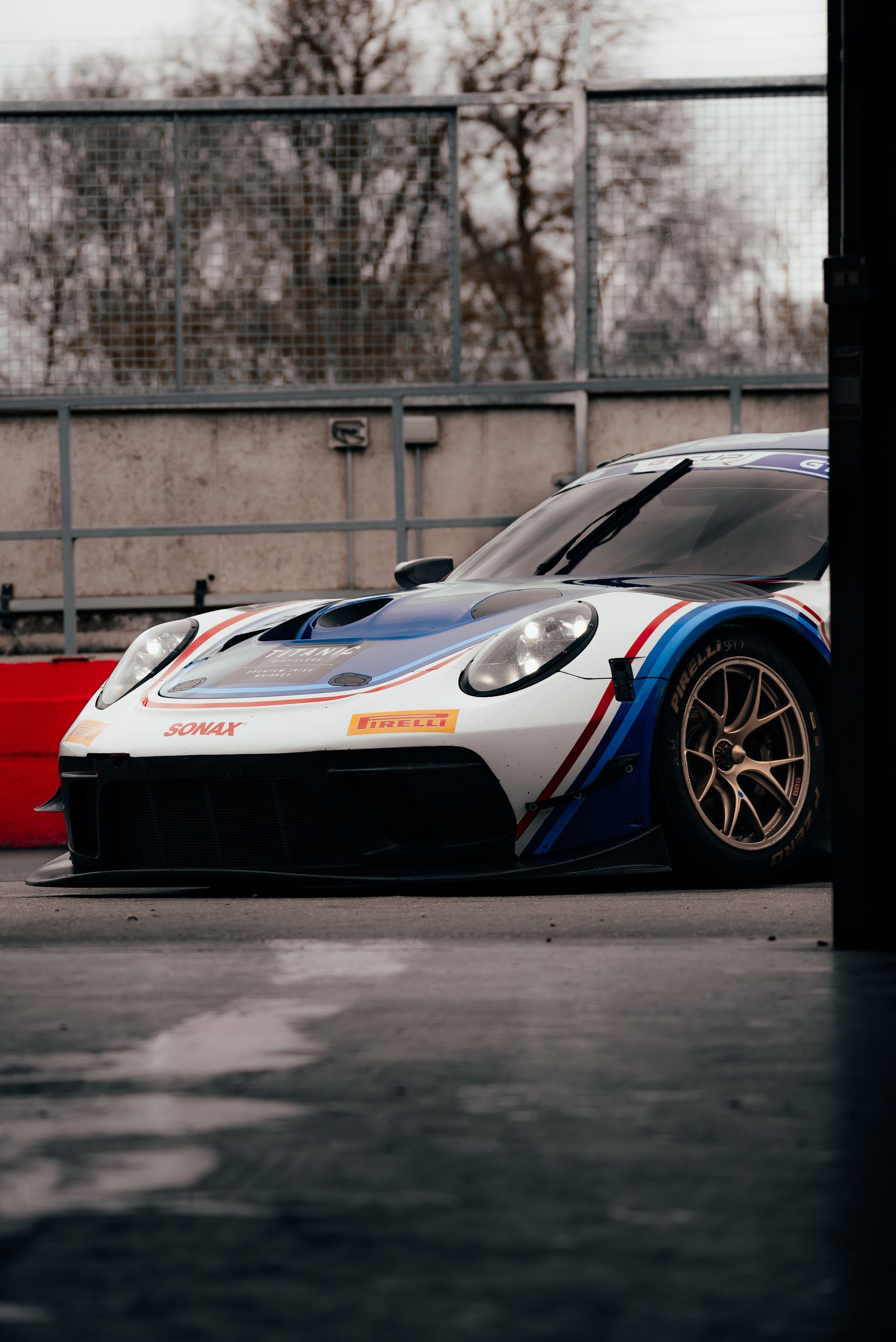 Photographing the GT Cup Test Day at Donington Park