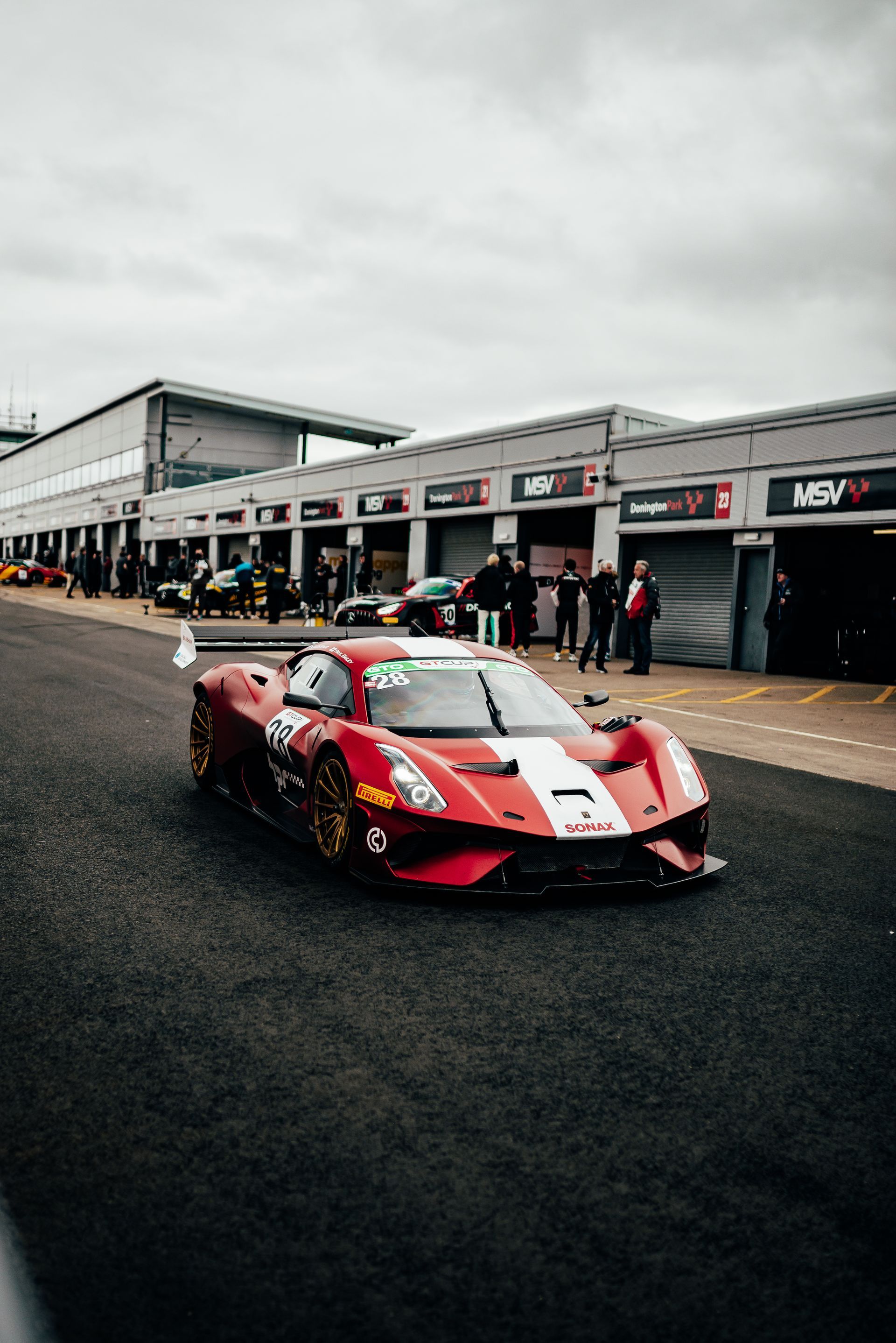 Photographing the GT Cup Test Day at Donington Park