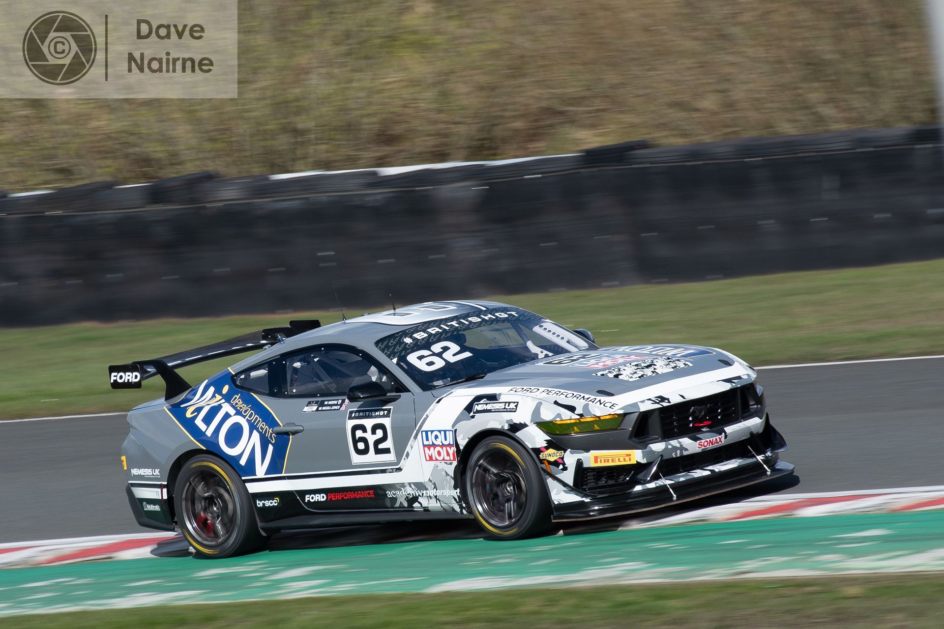 Photographing the British GT at Oulton Hill Top