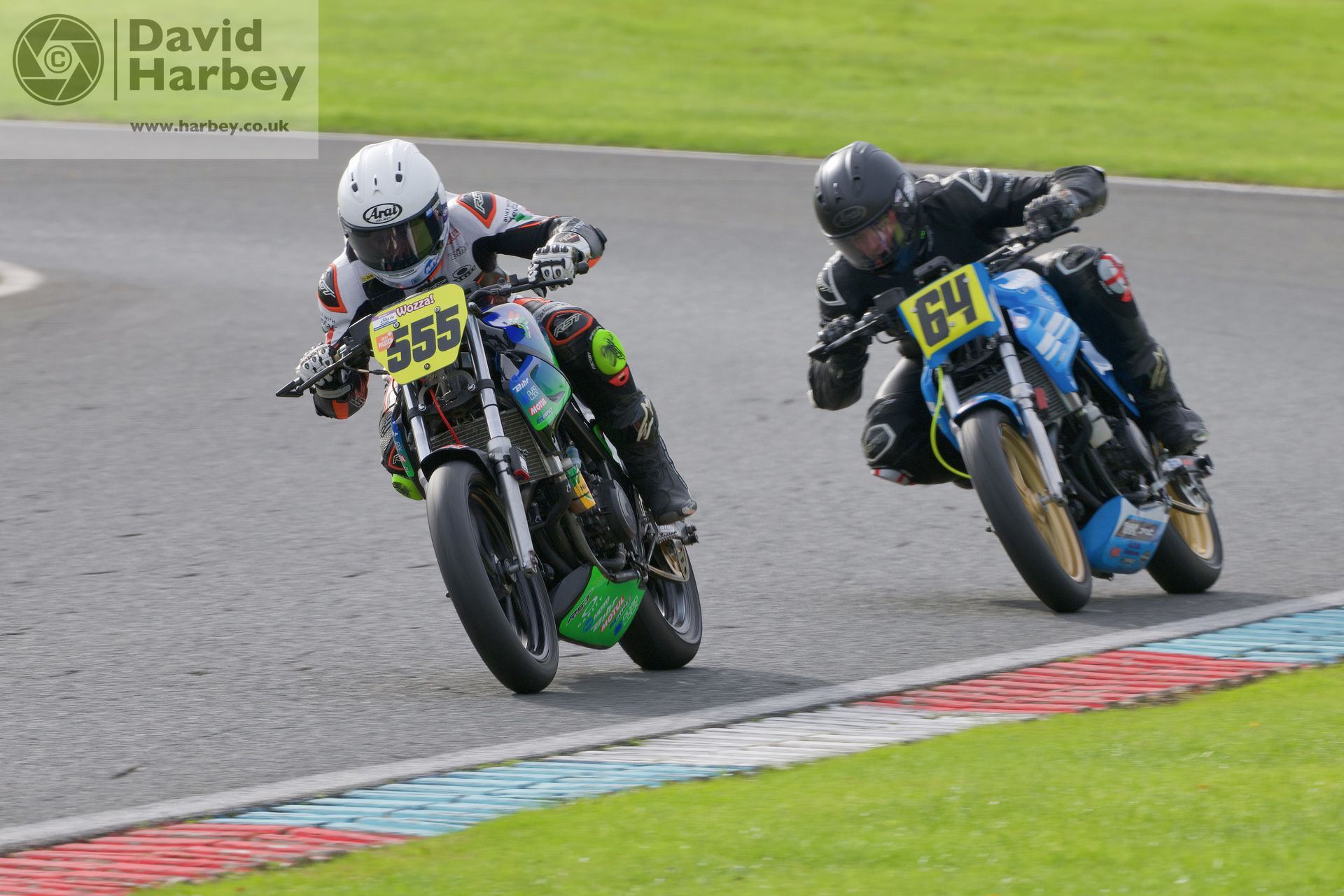 Wayne Guantario and Joe Duggan CB500 race at Mallory Park