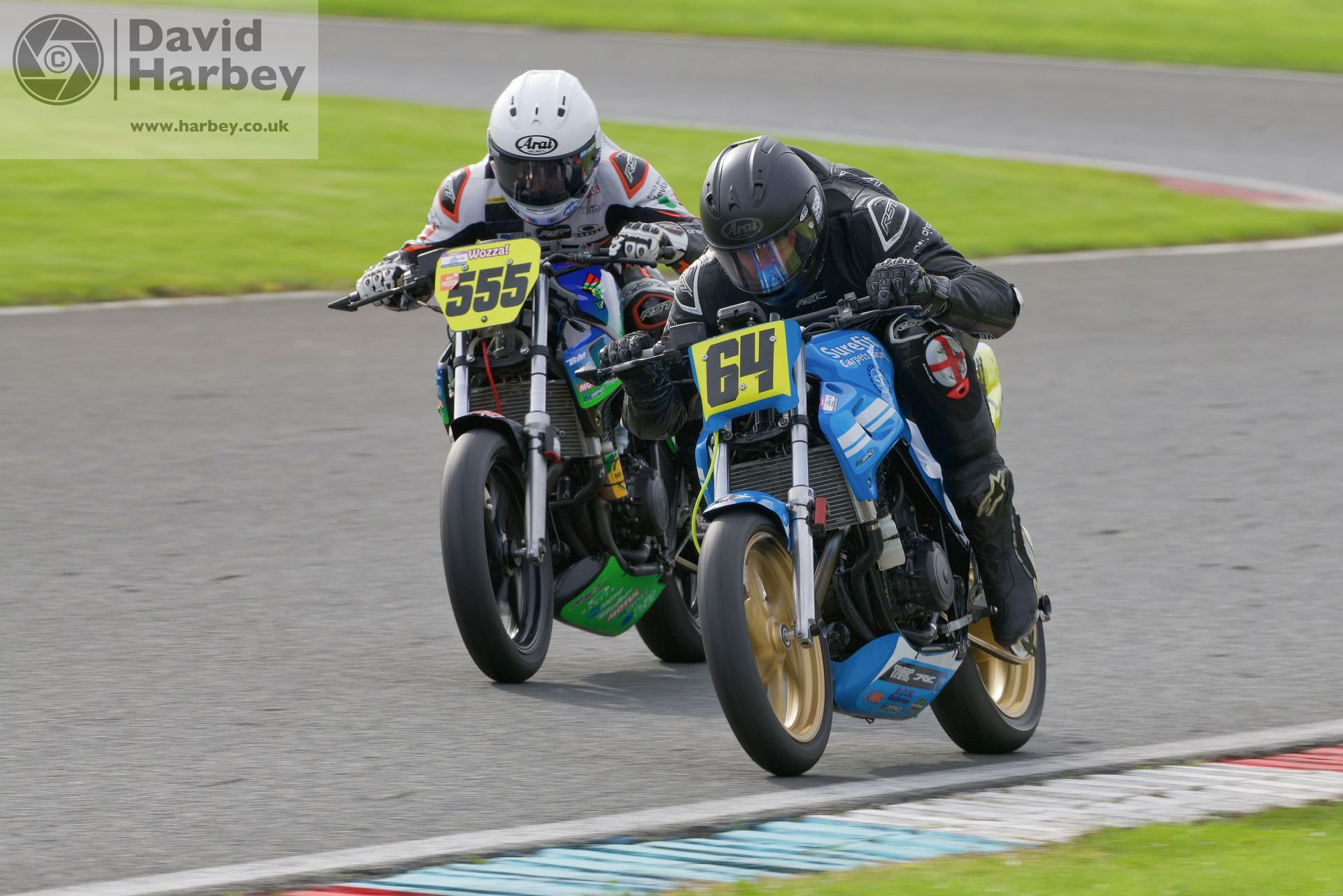 Wayne Guantario and Joe Duggan CB500 race at Mallory Park
