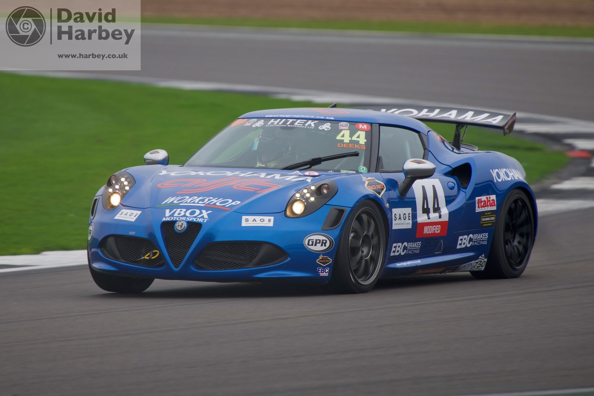 Alfas in the Allcomers Walter Hayes Trophy Silverstone