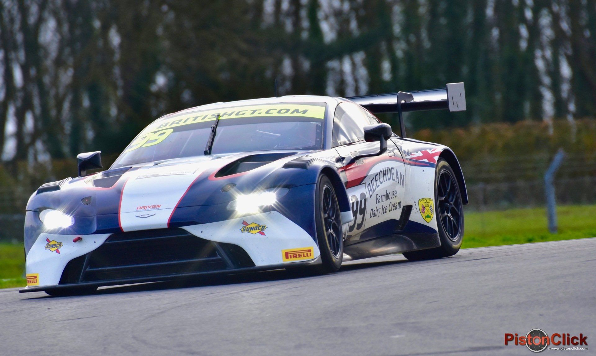 Aston Martin V8 Vantage