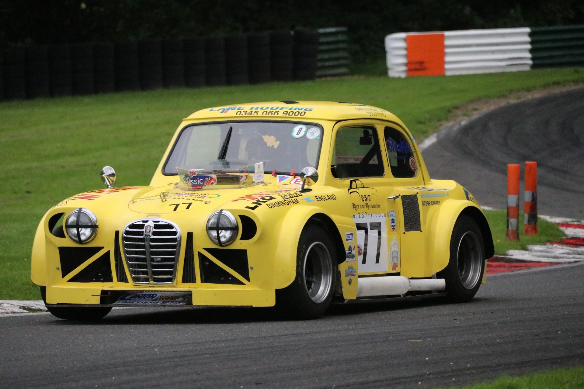 Modsports racing at Cadwell Park