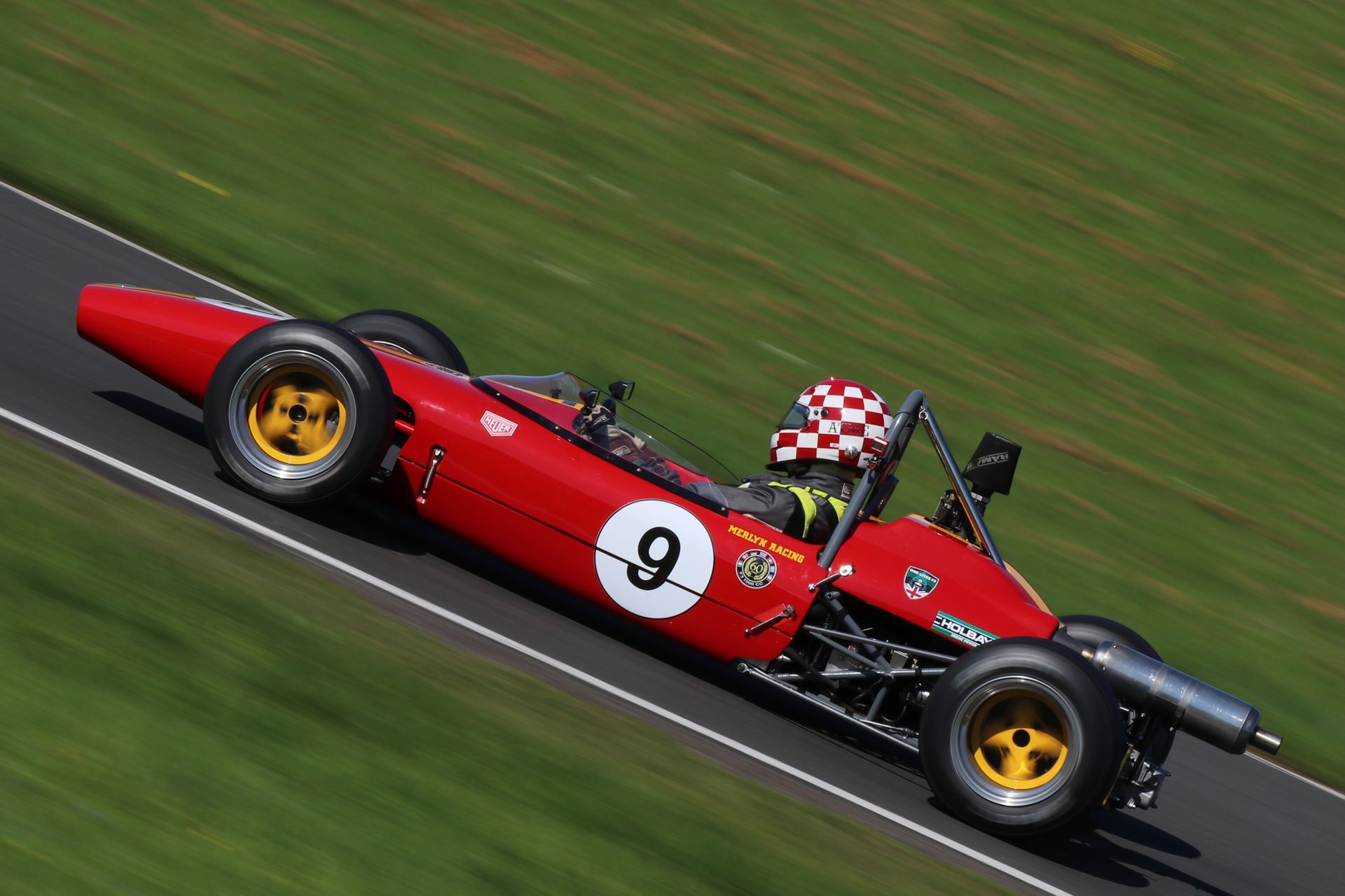 Formula 3 and Formula Ford 1600 racing at Cadwell Park