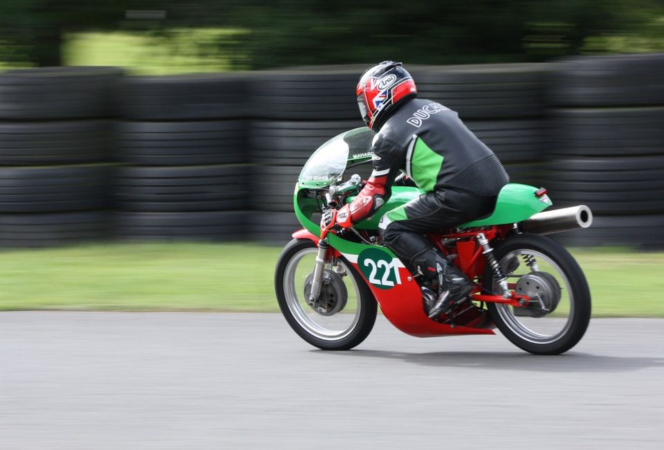 Classic Motorcycle Racing CMRC – Darley Moor