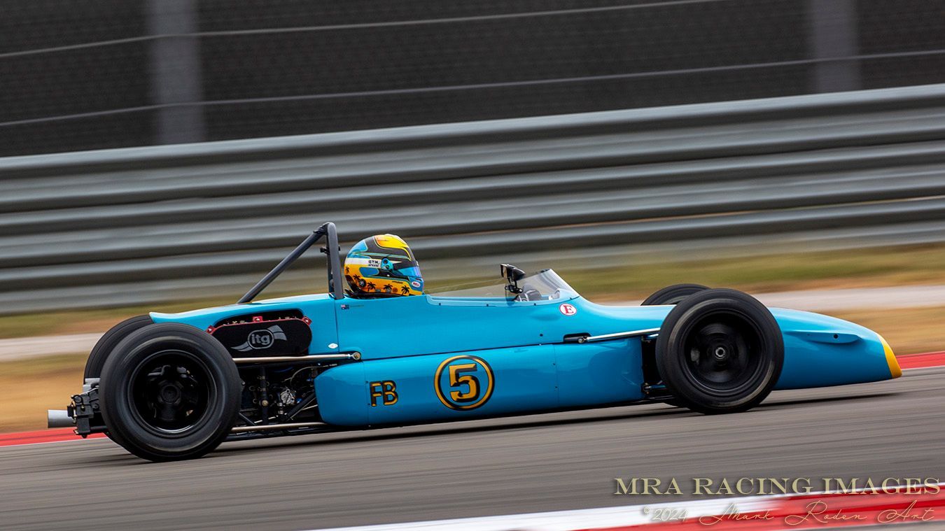 BT35 races cars at COTA