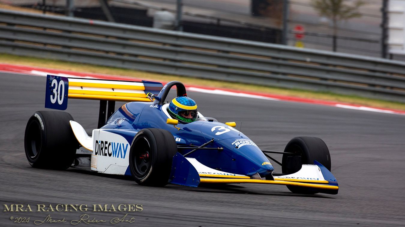 Marc Giroux races the Lola T97/20