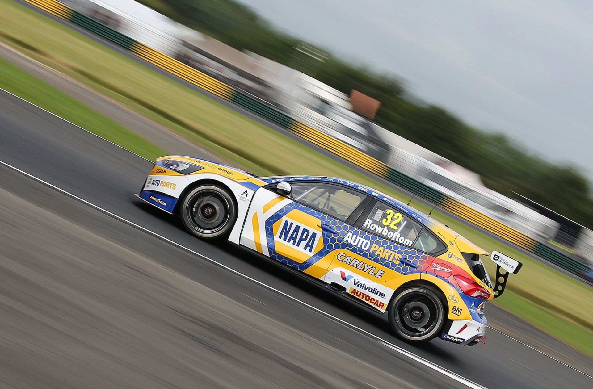 British Touring Car Championship Rounds 16, 17 & 18 at Croft Circuit