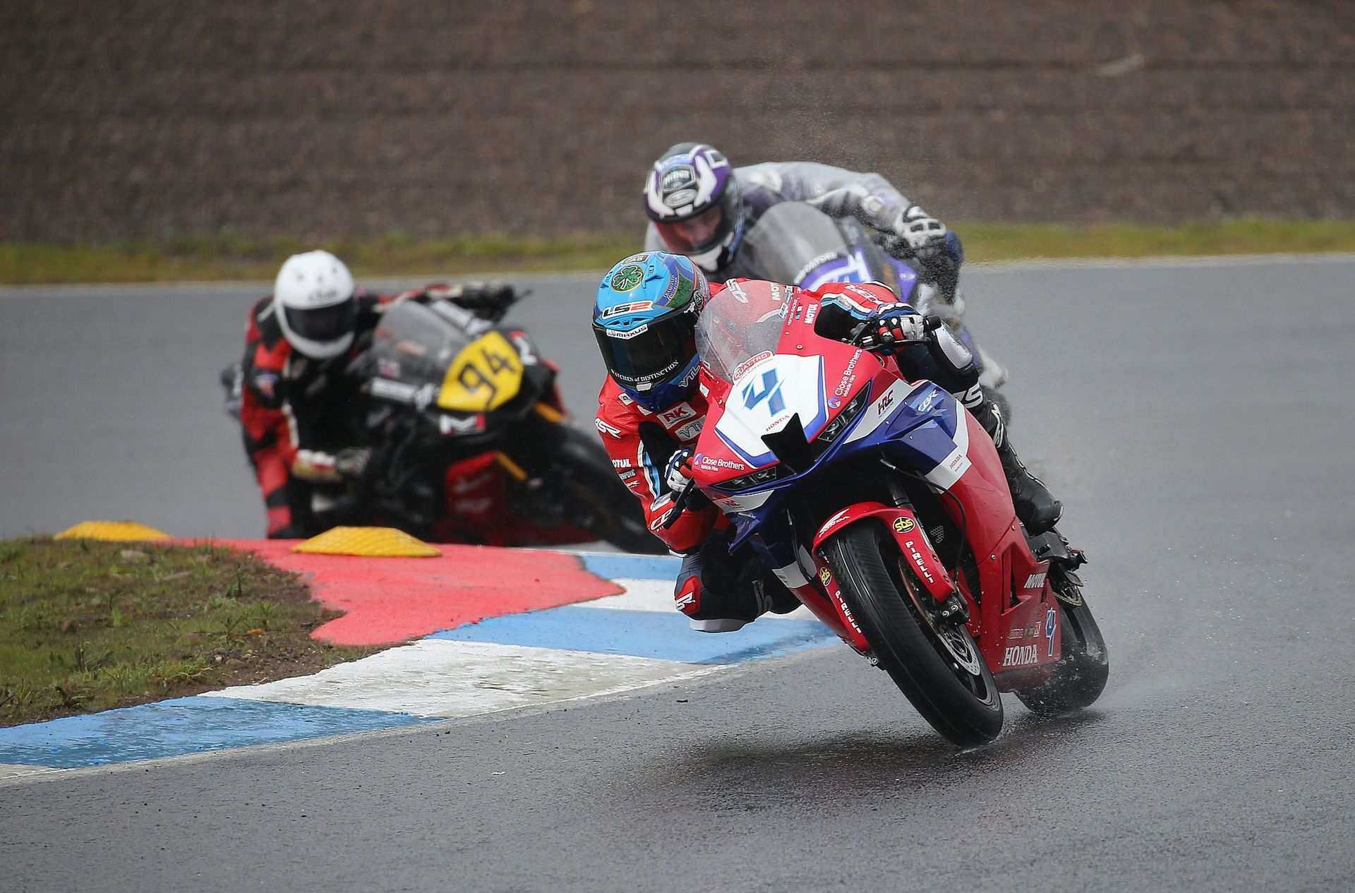 SuperStock and SuperSport racing at Knockhill
