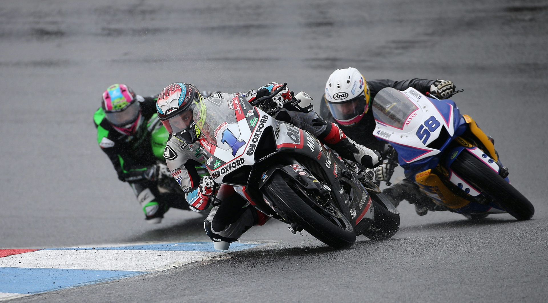 SuperStock and SuperSport racing at Knockhill