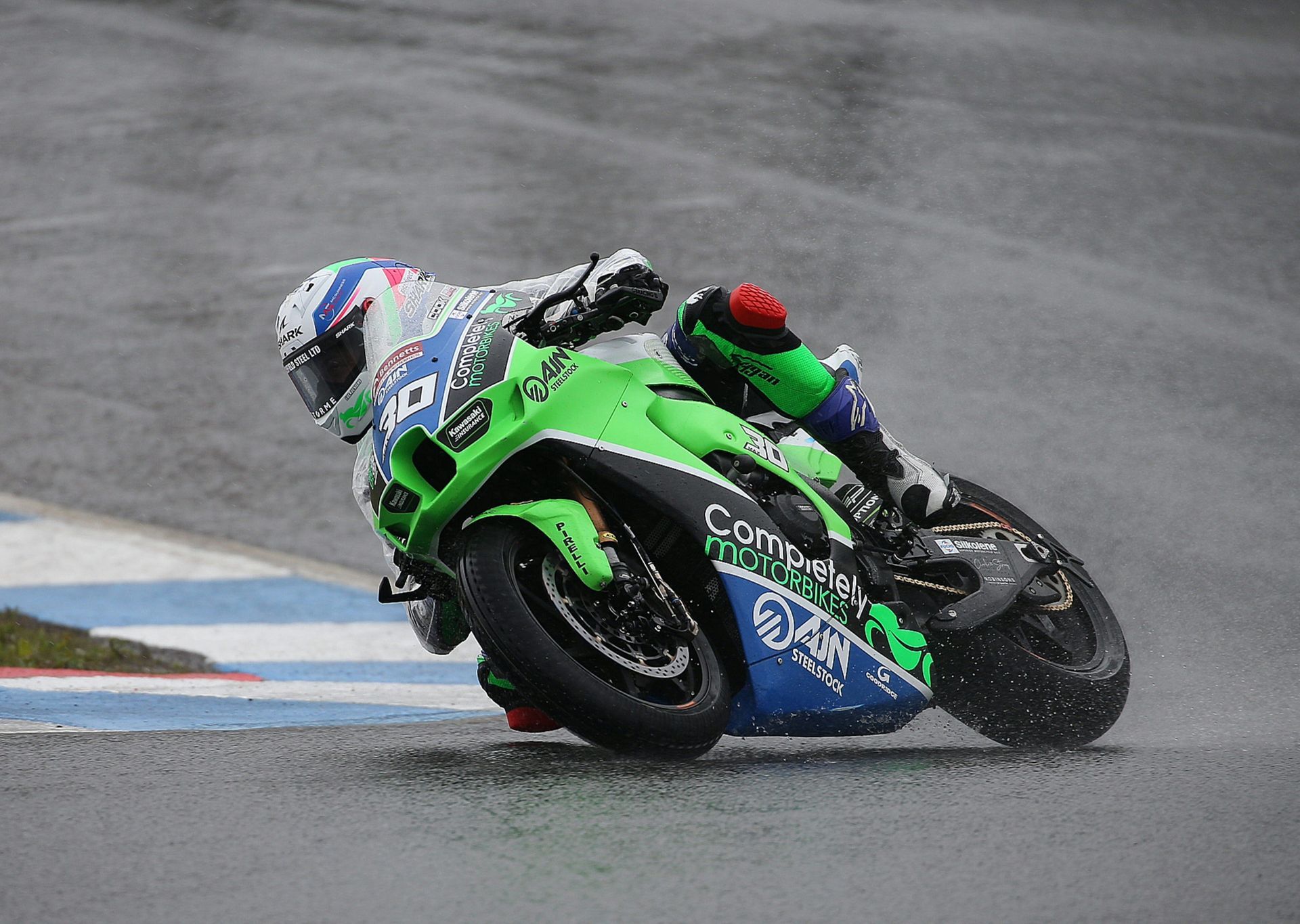 photographing the British super bikes at Knockhill