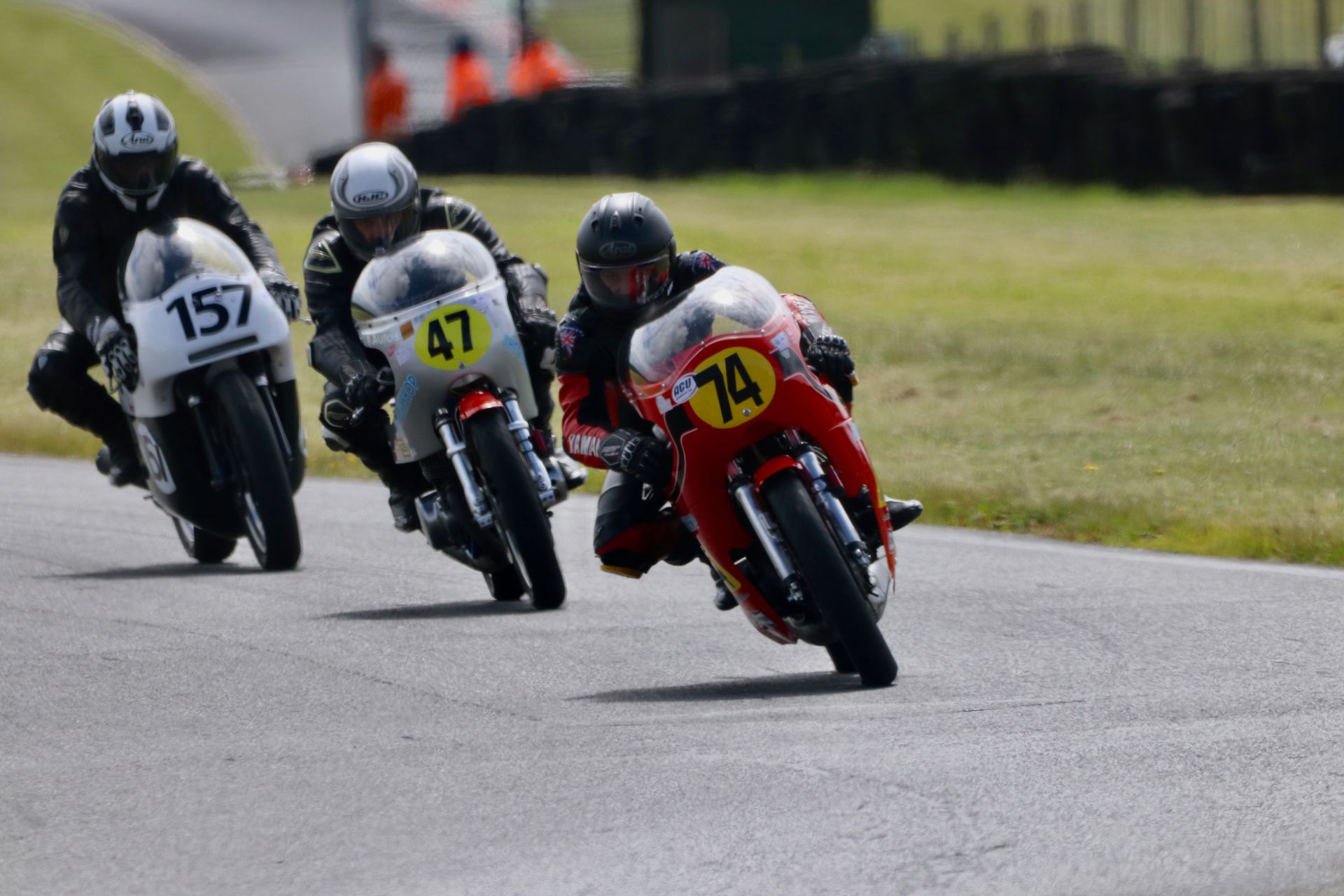 Jamie O'Brien on a Suzuki T500 Classic Racing Motorcycles Club (CRMC) at Cadwell Park