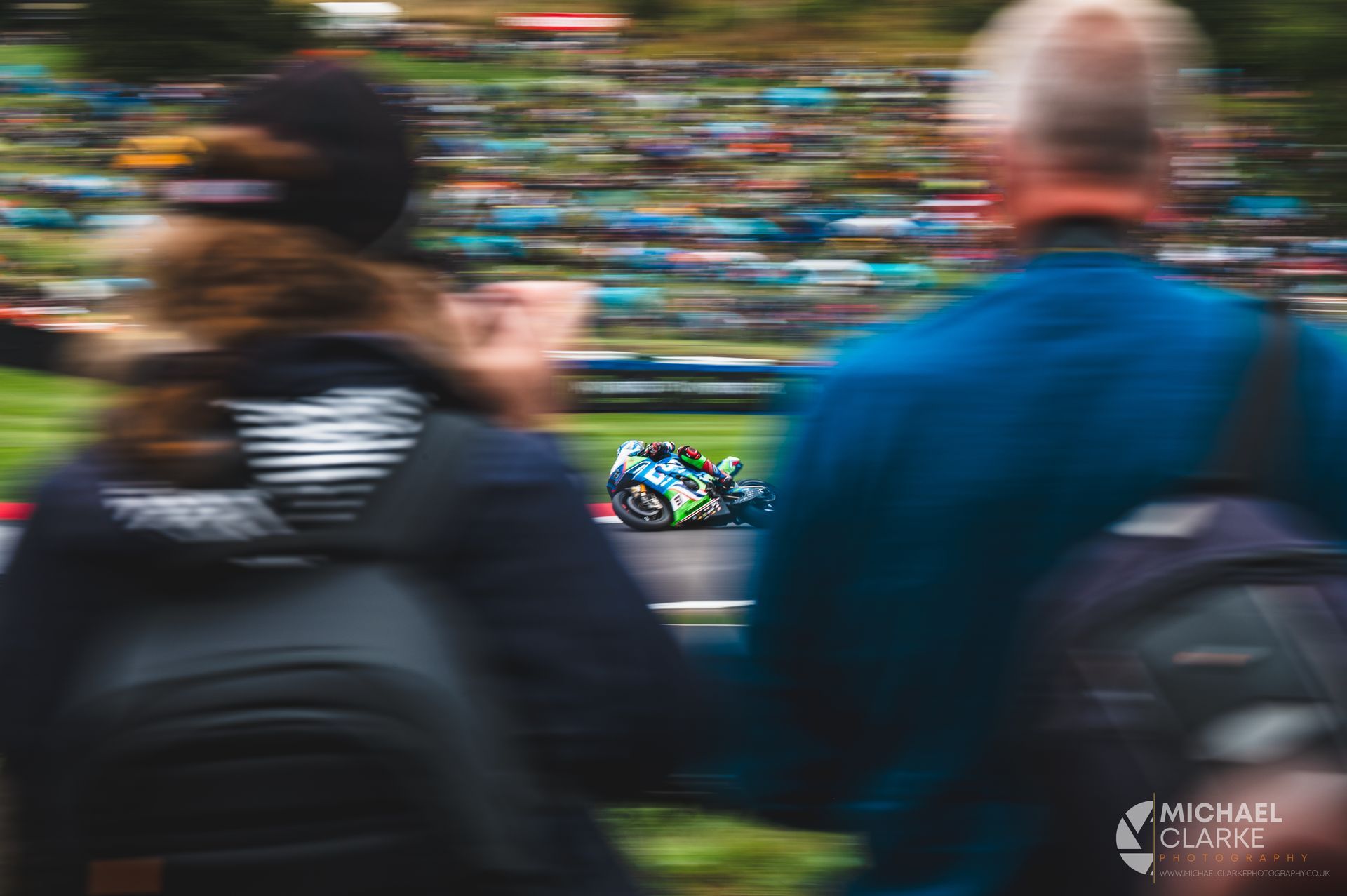 Big crowds for the BSB motorcycle racing at Cadwell Park