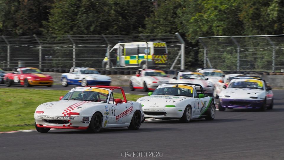 racing Mazda MX5