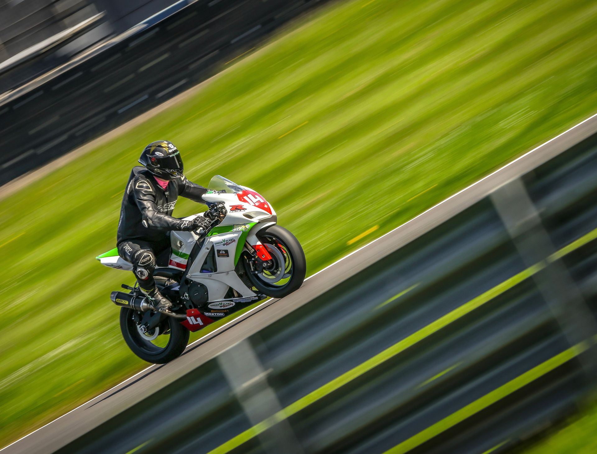Photographing the British Motorcycle Racing Club Bemsee at Donington Park