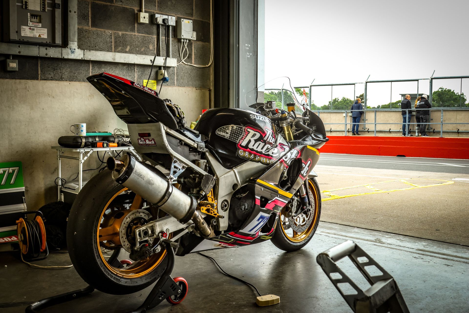 Photographing the British Motorcycle Racing Club Bemsee at Donington Park