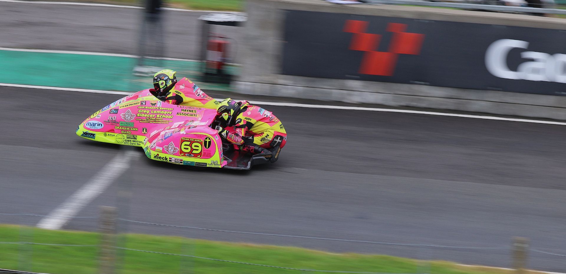 Andy Haynes and Andy Jeavons BMCRC F1 and F2 Sidecar Championship Cadwell Park