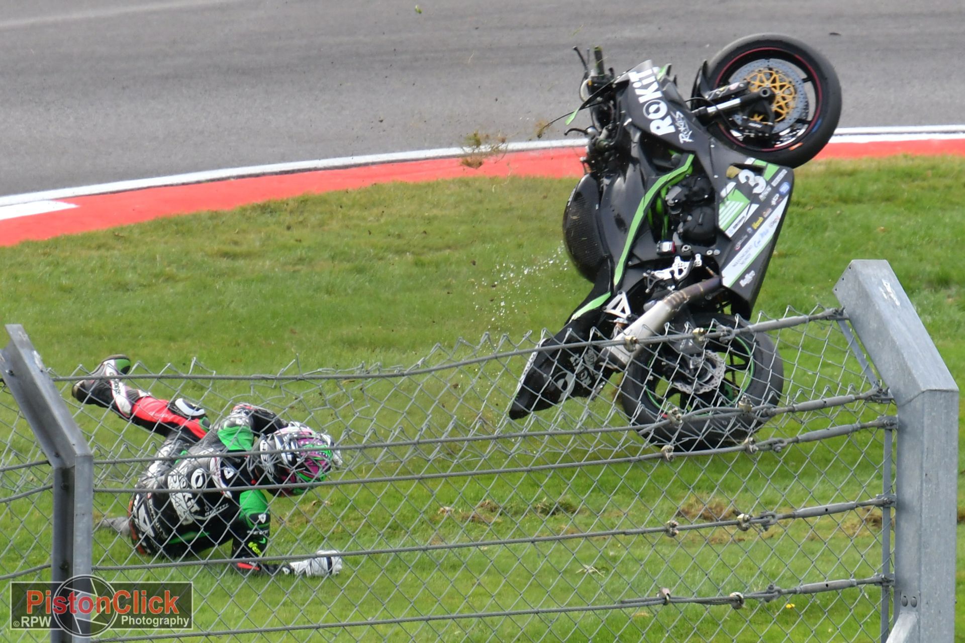 Adam Brown crashing at the mountain at Cadwell Park