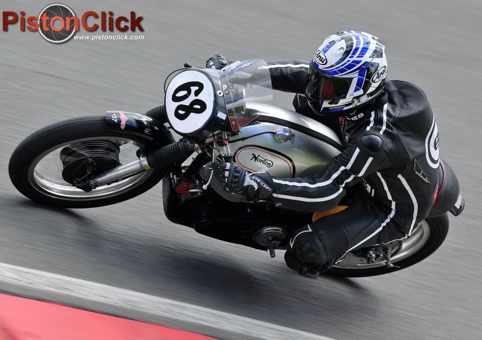Norton Classic Motorcycle Racing Cadwell Park