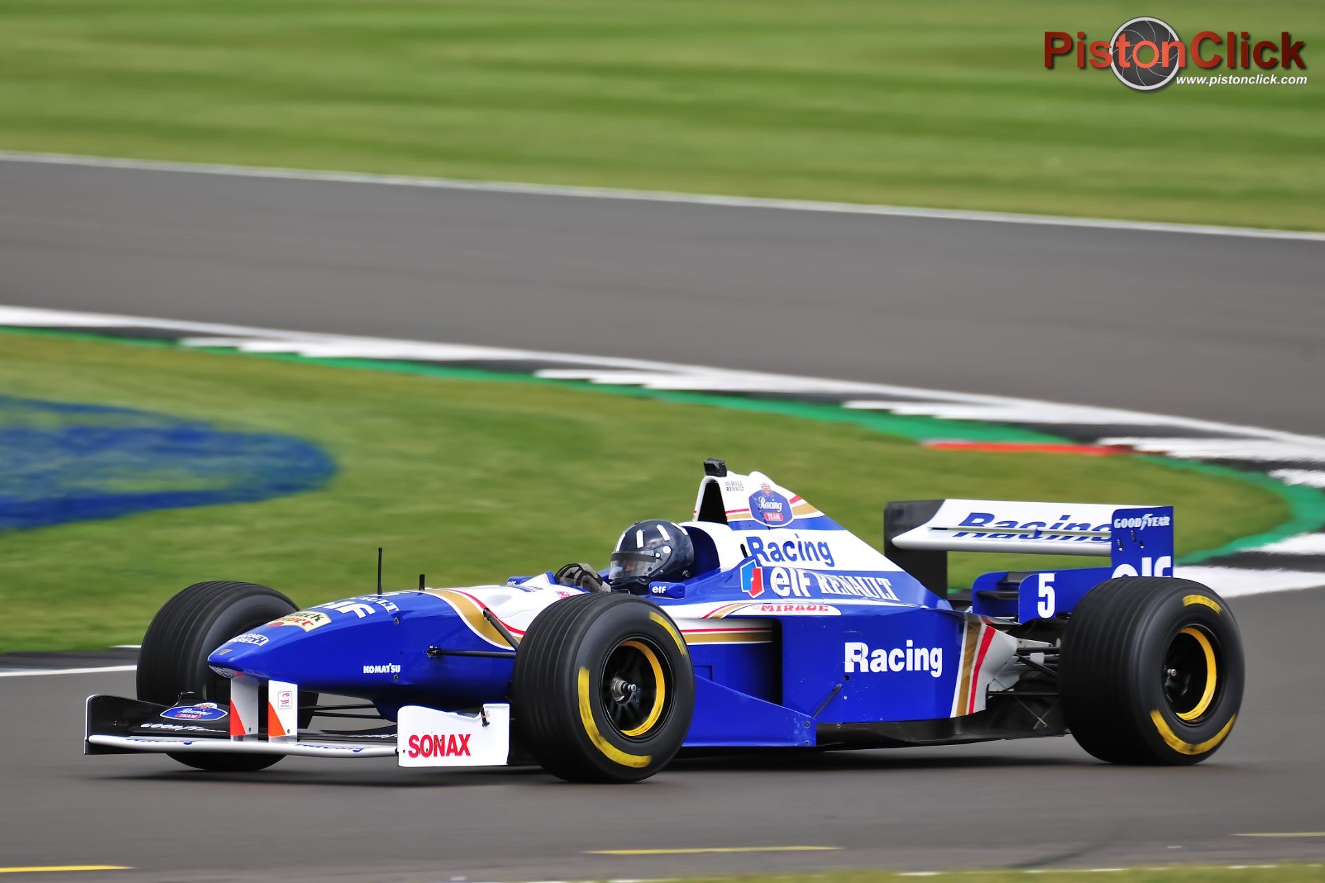 Taking photos at Silverstone Luffield