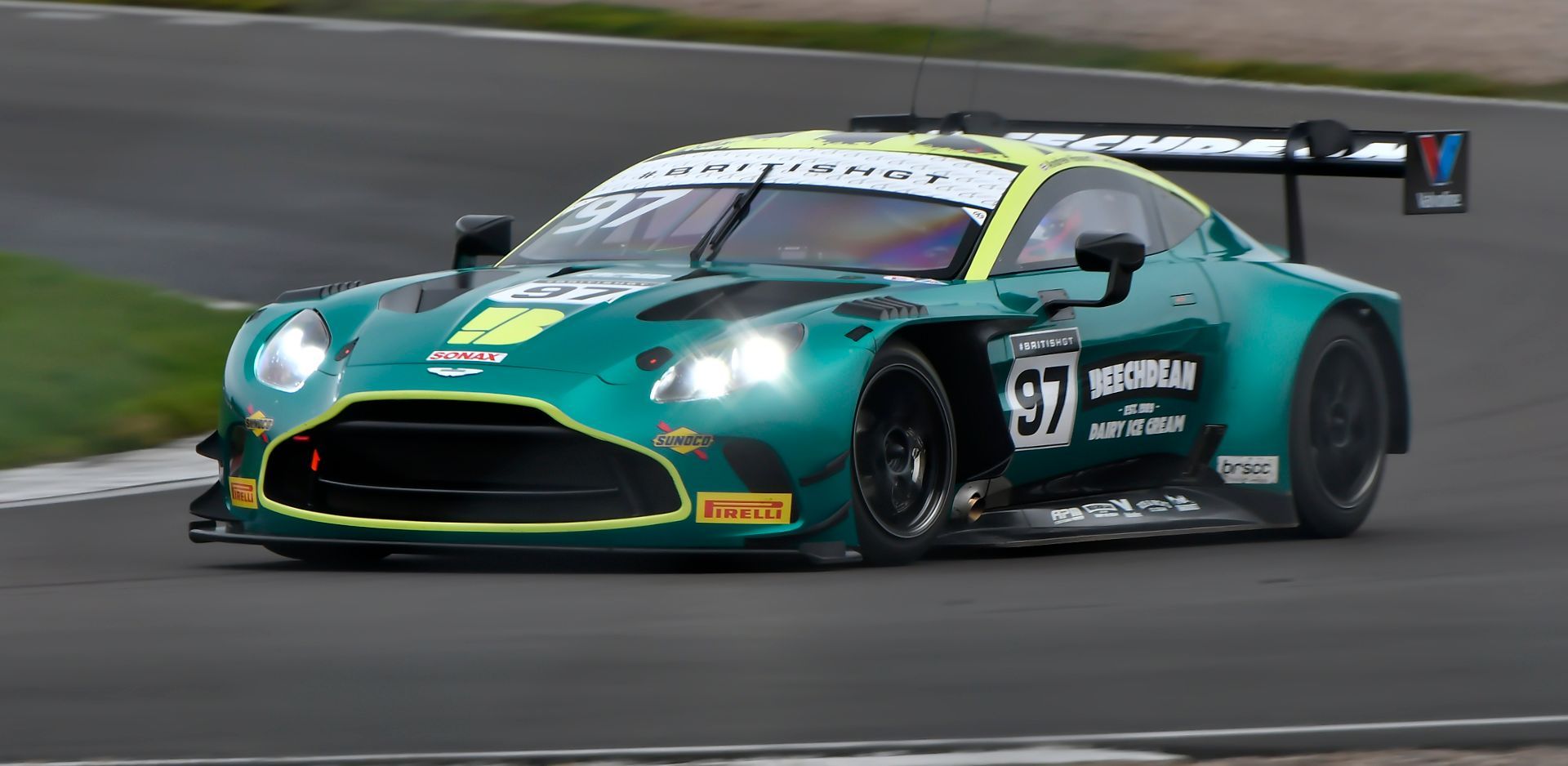 Jessica Hawkins Aston Martin Vantage GT3