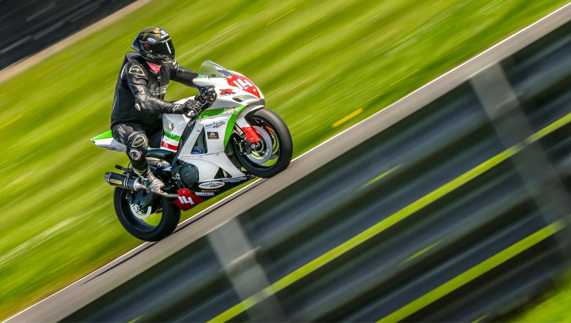 Photographing the British Motorcycle Racing Club Bemsee at Donington Park
