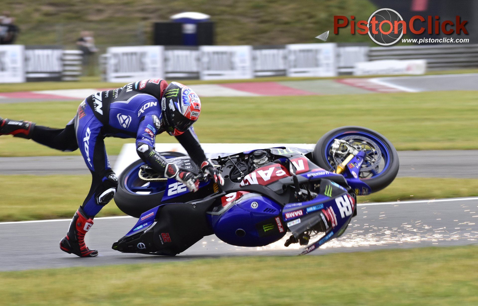 Where to take British super bike photos at Snatterton