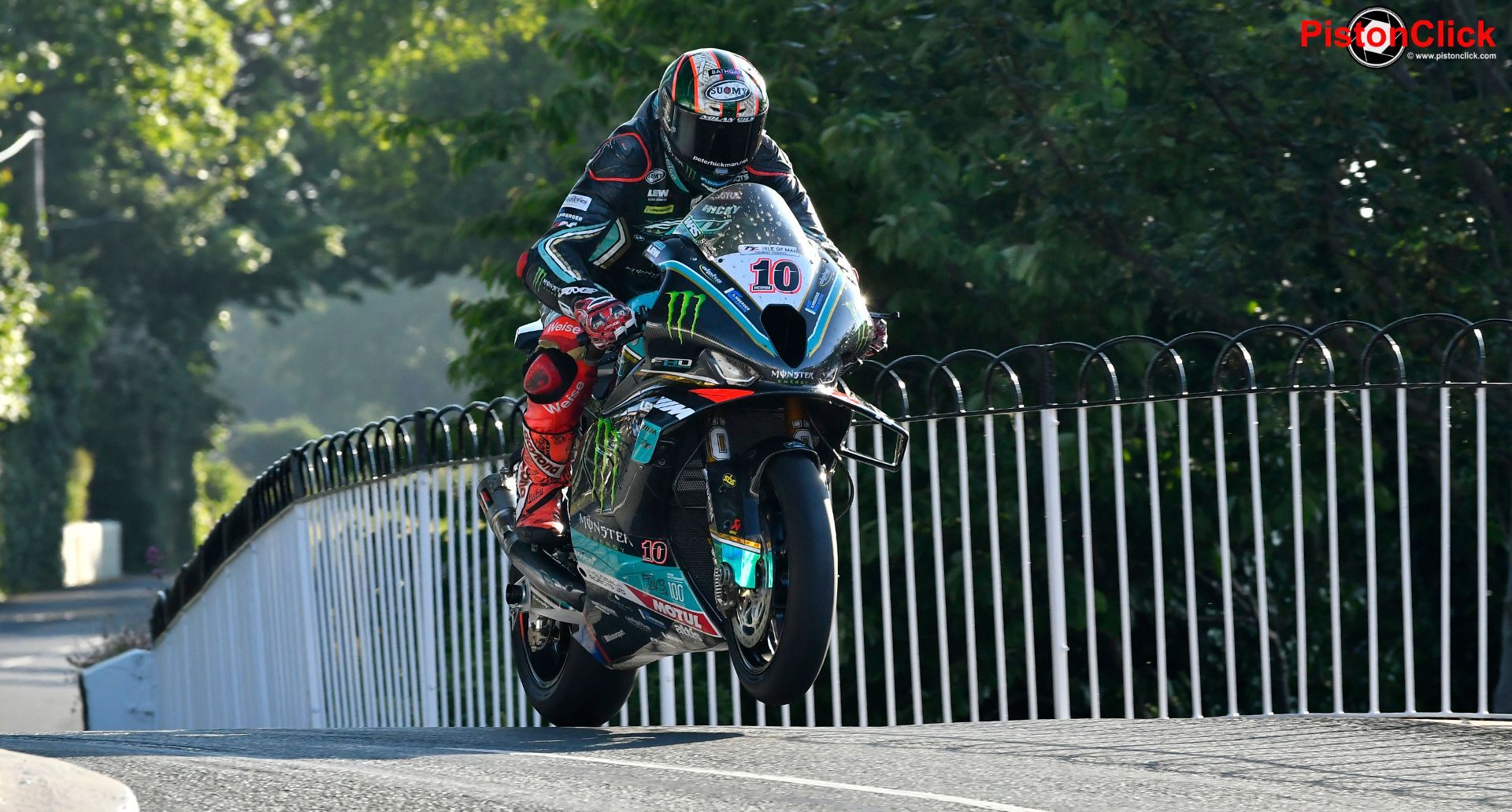Isle of Man TT, reports, guides, accommodation, viewing points, riders, locations,