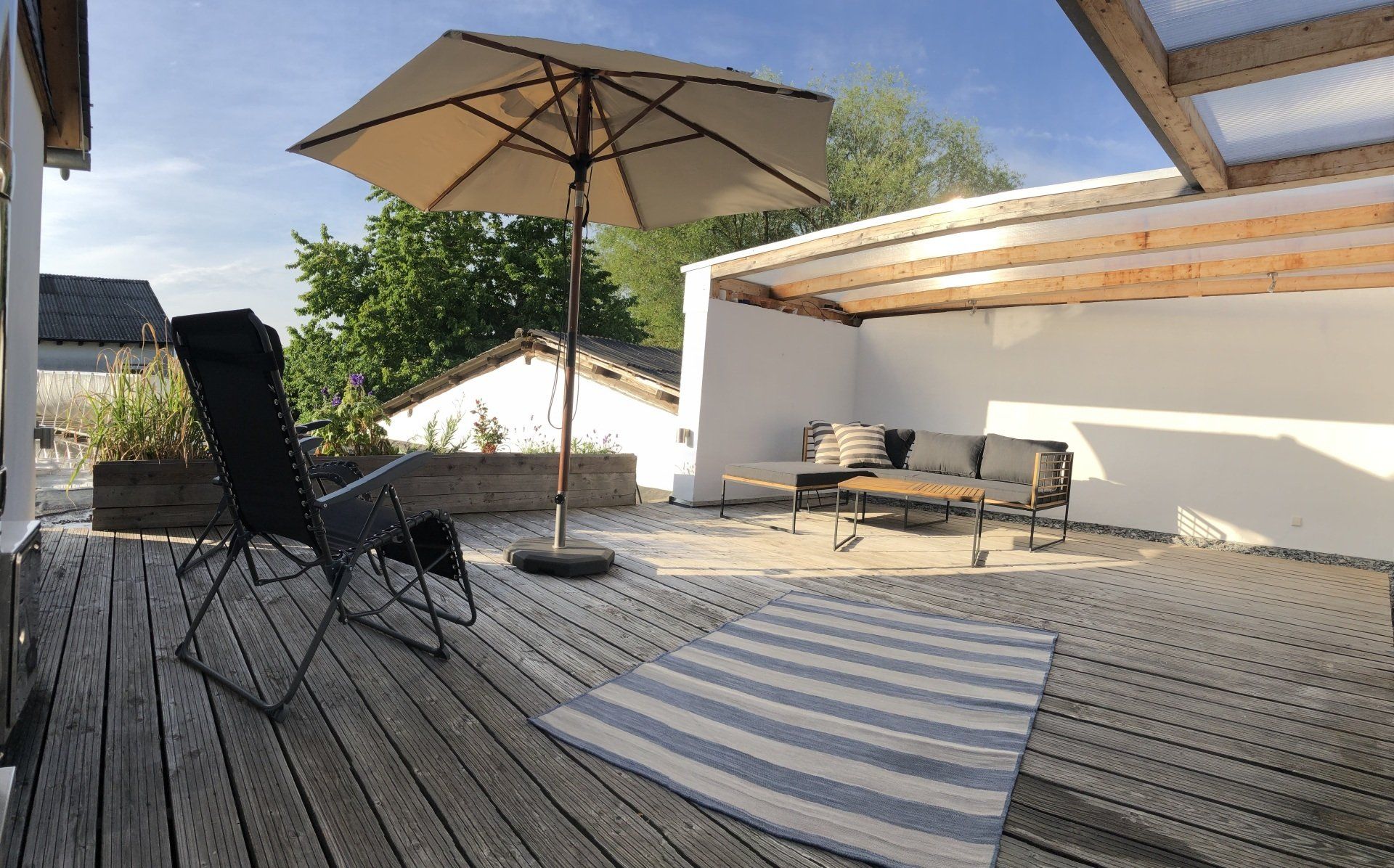 Terrasse mit überdachtem Sitzbereich