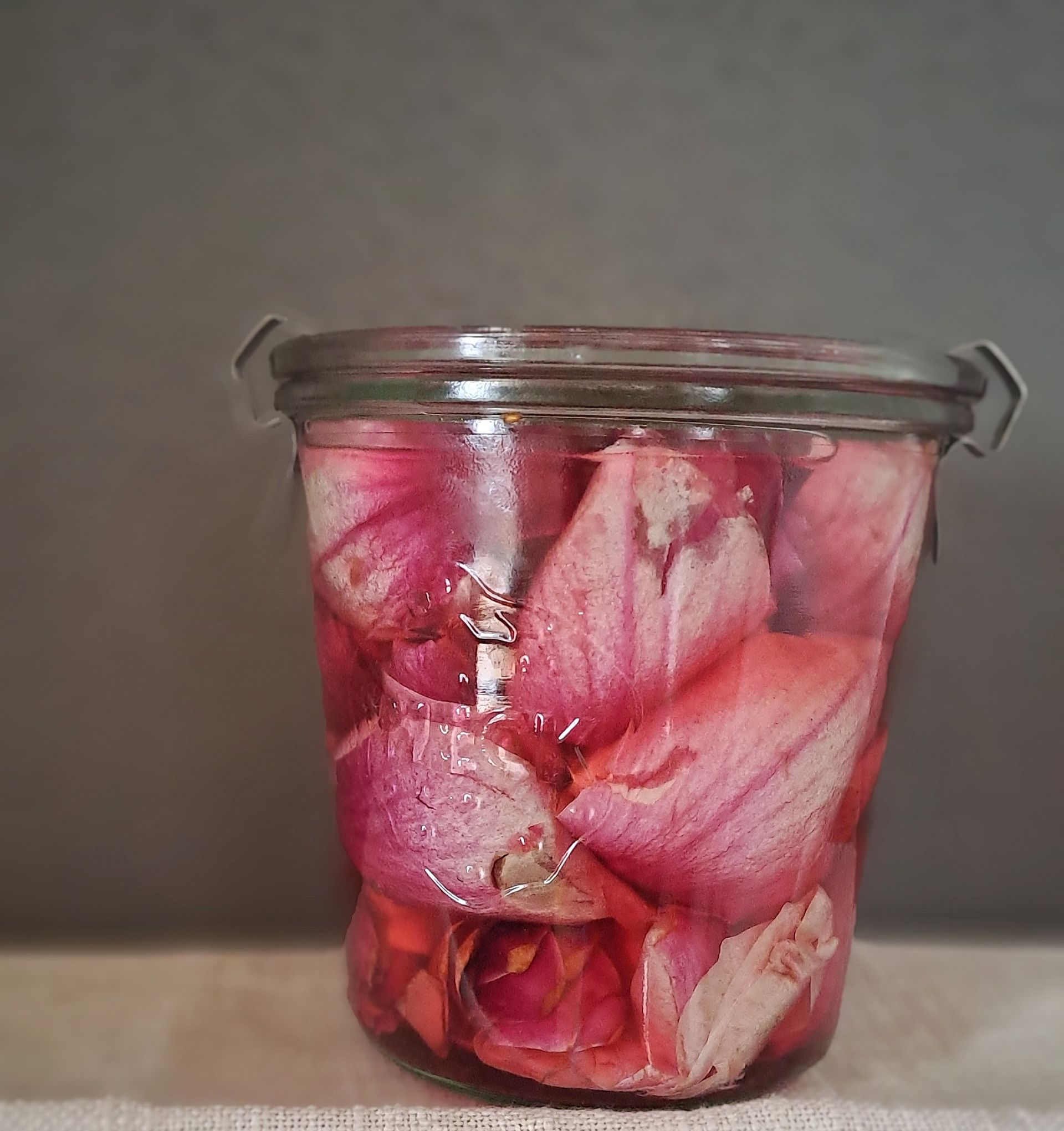 Magnolienblütenblätter-Essig Magnolienblütenblätter-Essig