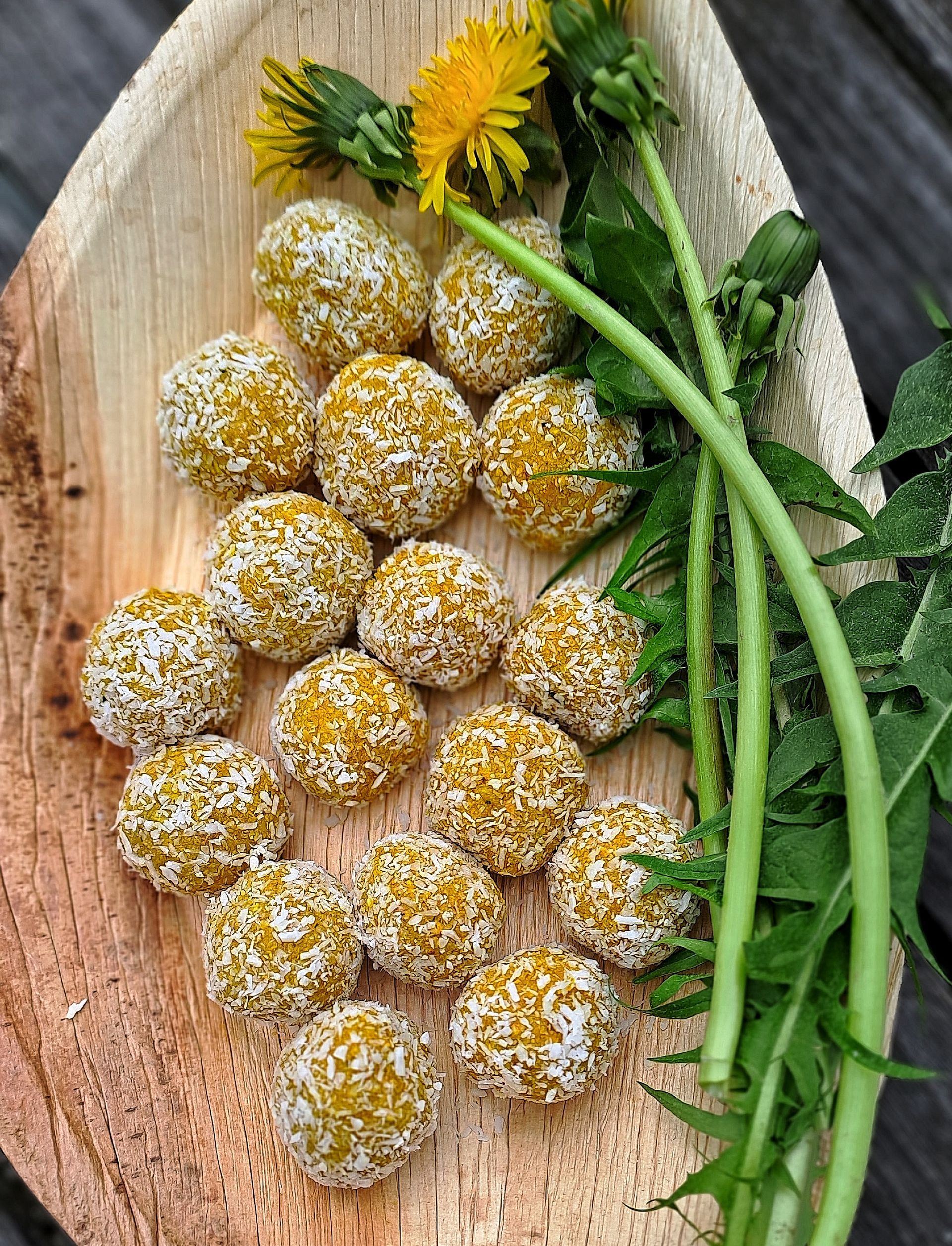 Löwenzahnblüten-Kokosbällchen