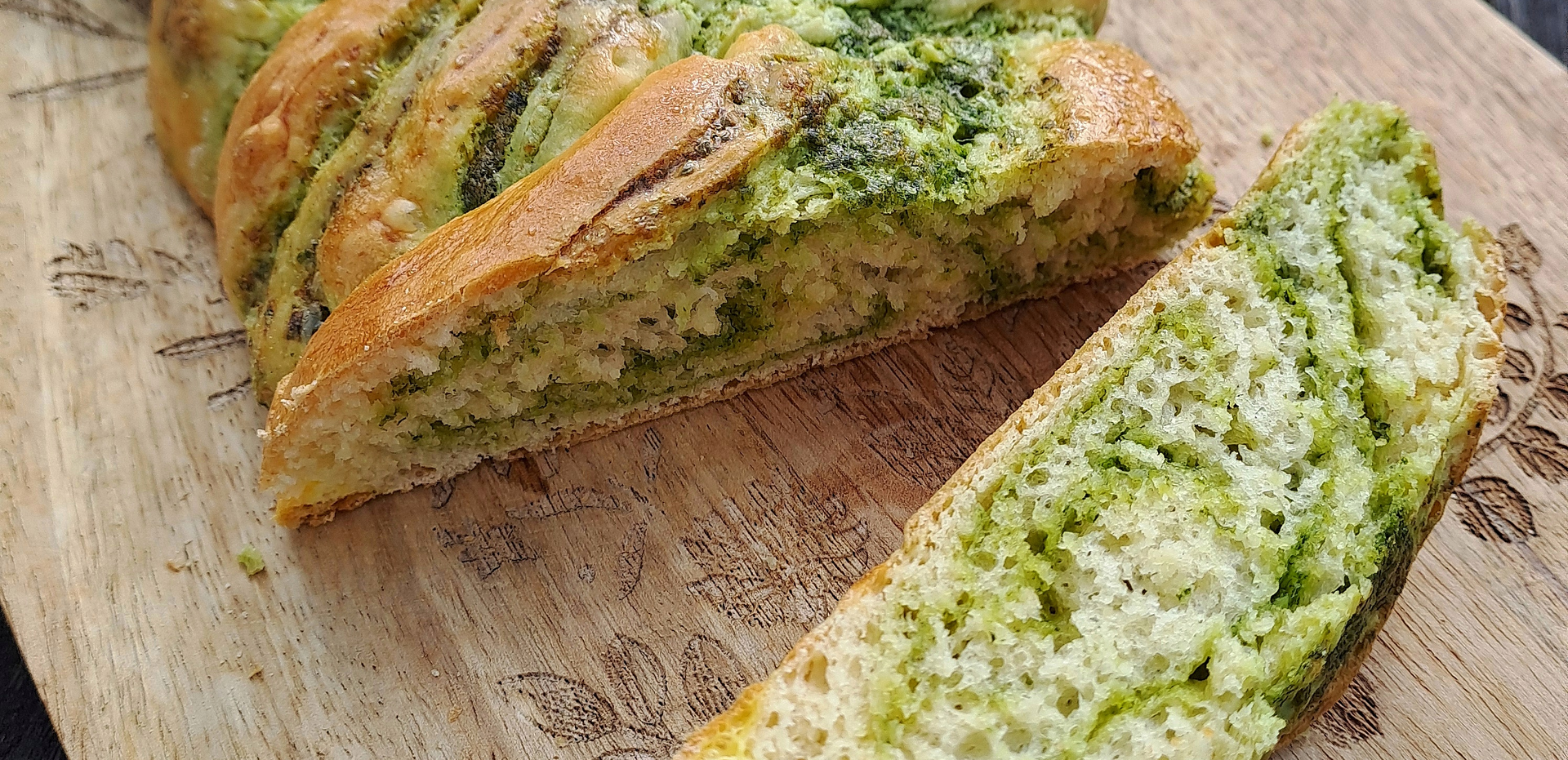 Dieser Bärlauch-Käse-Zopf ist mein Star für den Osterbrunch - fluffig und einfach unwiderstehlich.