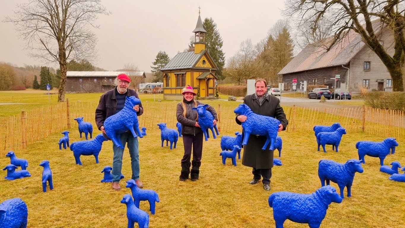 Blauschafe, Friedensschafe, ein Zeichen für den Frieden in Bad Waldsee vom Fuerstlichen Golf-Resort Bad Waldsee