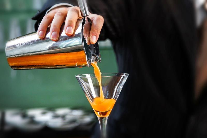 Natur-Resort Bad Waldsee, Artenvielfalt auf dem Golfplatz, Bienen, Bienenvölker, Rote Liste Pflanzen, wilde Orchideen, Smaragdeidechsen, Kreuzottern, Natur-Lehrpfad, Rund-Wanderwege, Kaffee, Restaurant, Vinothek, erlesene Weine, Bar, selbstgebackene Kuchen, Snacks, Mittagstisch, Sonnenterrasse, Gin - Greenkeeper's Cut, Bier vom Fass, kleine Gerichte, Burger, vegetarisch, vegan, Laktose frei, Gluten frei, Café-Restaurant Ausblick T-19, Restaurant im Hofgut