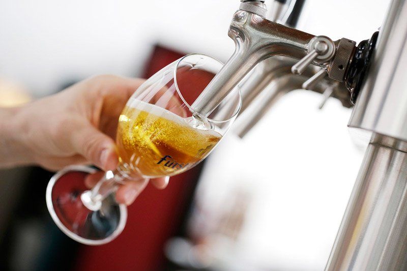 Natur-Resort Bad Waldsee, Artenvielfalt auf dem Golfplatz, Bienen, Bienenvölker, Rote Liste Pflanzen, wilde Orchideen, Smaragdeidechsen, Kreuzottern, Natur-Lehrpfad, Rund-Wanderwege, Kaffee, Restaurant, Vinothek, erlesene Weine, Bar, selbstgebackene Kuchen, Snacks, Mittagstisch, Sonnenterrasse, Gin - Greenkeeper's Cut, Bier vom Fass, kleine Gerichte, Burger, vegetarisch, vegan, Laktose frei, Gluten frei, Café-Restaurant Ausblick T-19, Restaurant im Hofgut