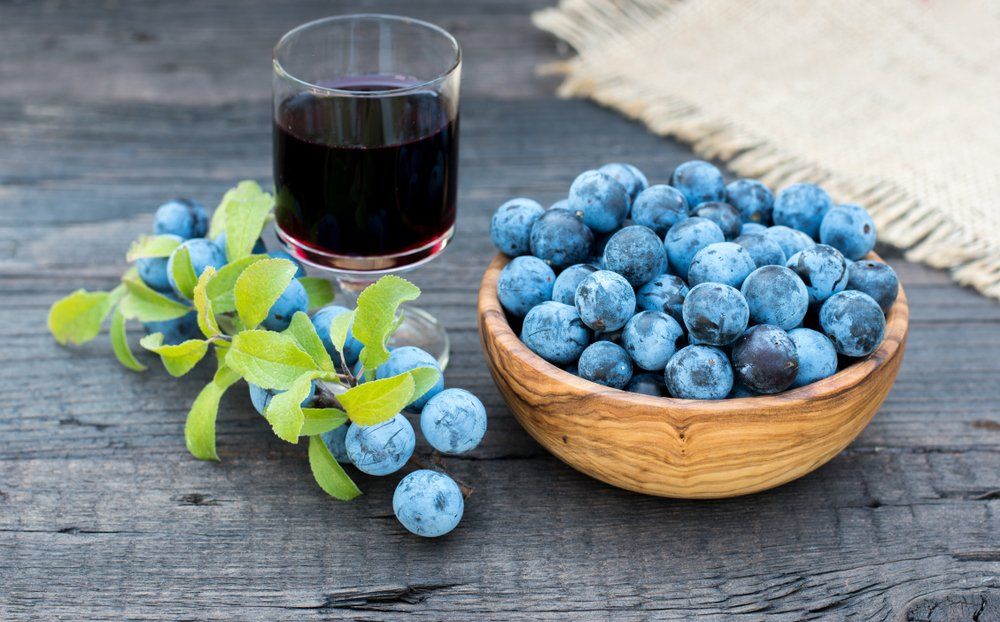 Natur-Resort Bad Waldsee, Artenvielfalt auf dem Golfplatz, Bienen, Bienenvölker, Rote Liste Pflanzen, wilde Orchideen, Smaragdeidechsen, Kreuzottern, Natur-Lehrpfad, Rund-Wanderwege,  Kaffee, Restaurant, Vinothek, erlesene Weine, Bar, selbstgebackene Kuchen, Snacks, Mittagstisch, Sonnenterrasse, Gin - Greenkeeper's Cut, Bier vom Fass, kleine Gerichte, Burger, vegetarisch, vegan, Laktose frei, Gluten frei, Café-Restaurant Ausblick T-19, Restaurant im Hofgut