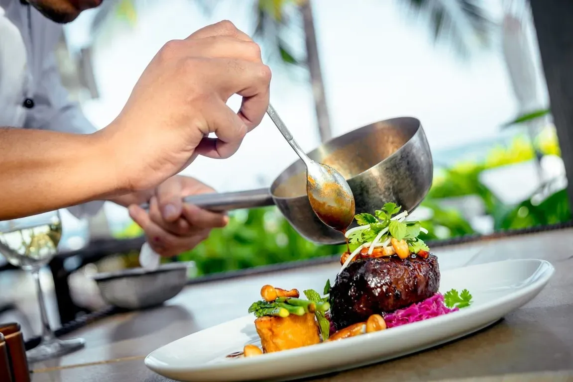 Restaurant-+Kaffee-+Ausblick+T-19-+Bad Waldsee, Golf Resort, Burger, Pommes, Essen, Weihnachtsfeier, Naturresort