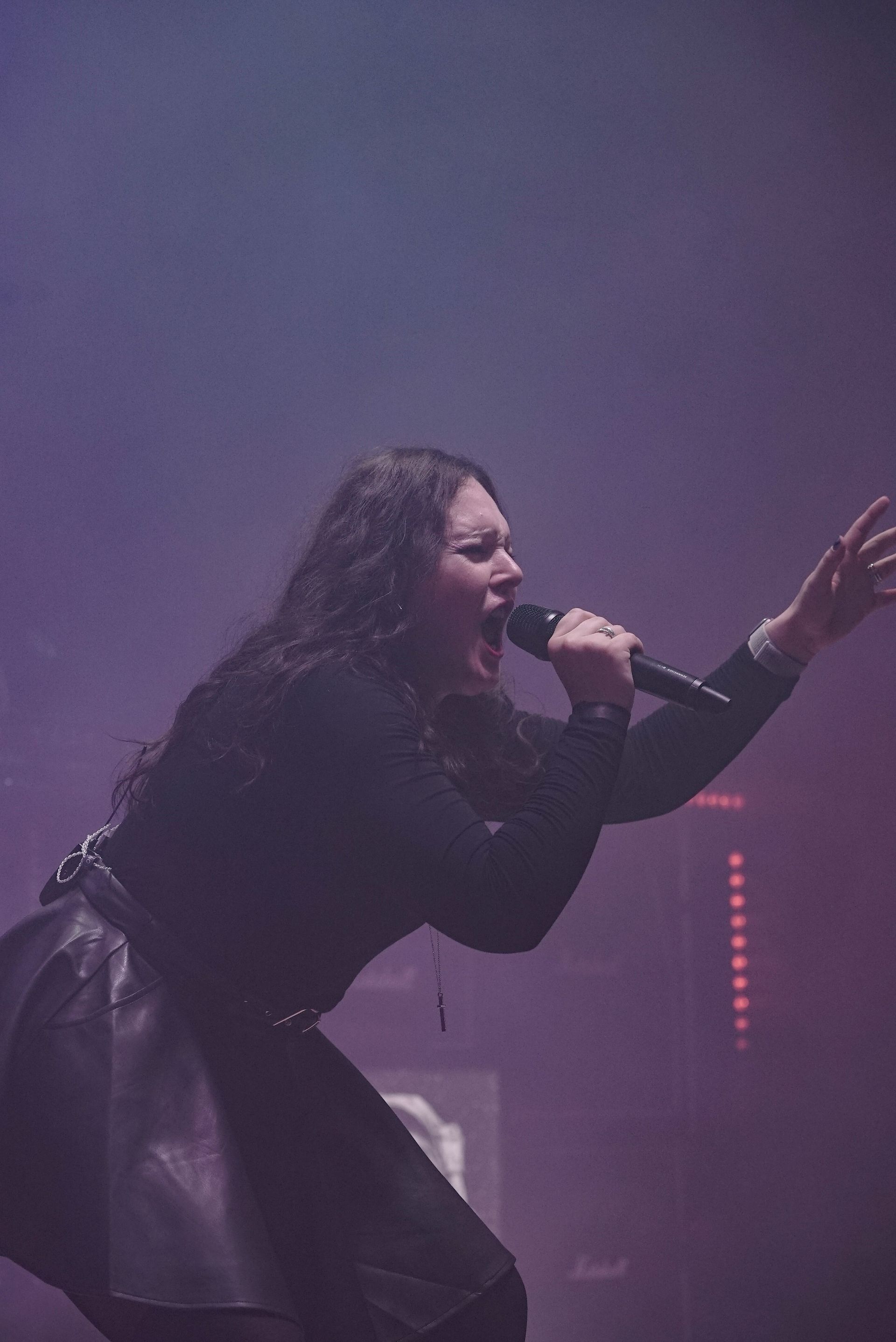 Natalia Fox, Rockröhre und Sängerin von RYDERS.
LIVE ON STAGE 2024